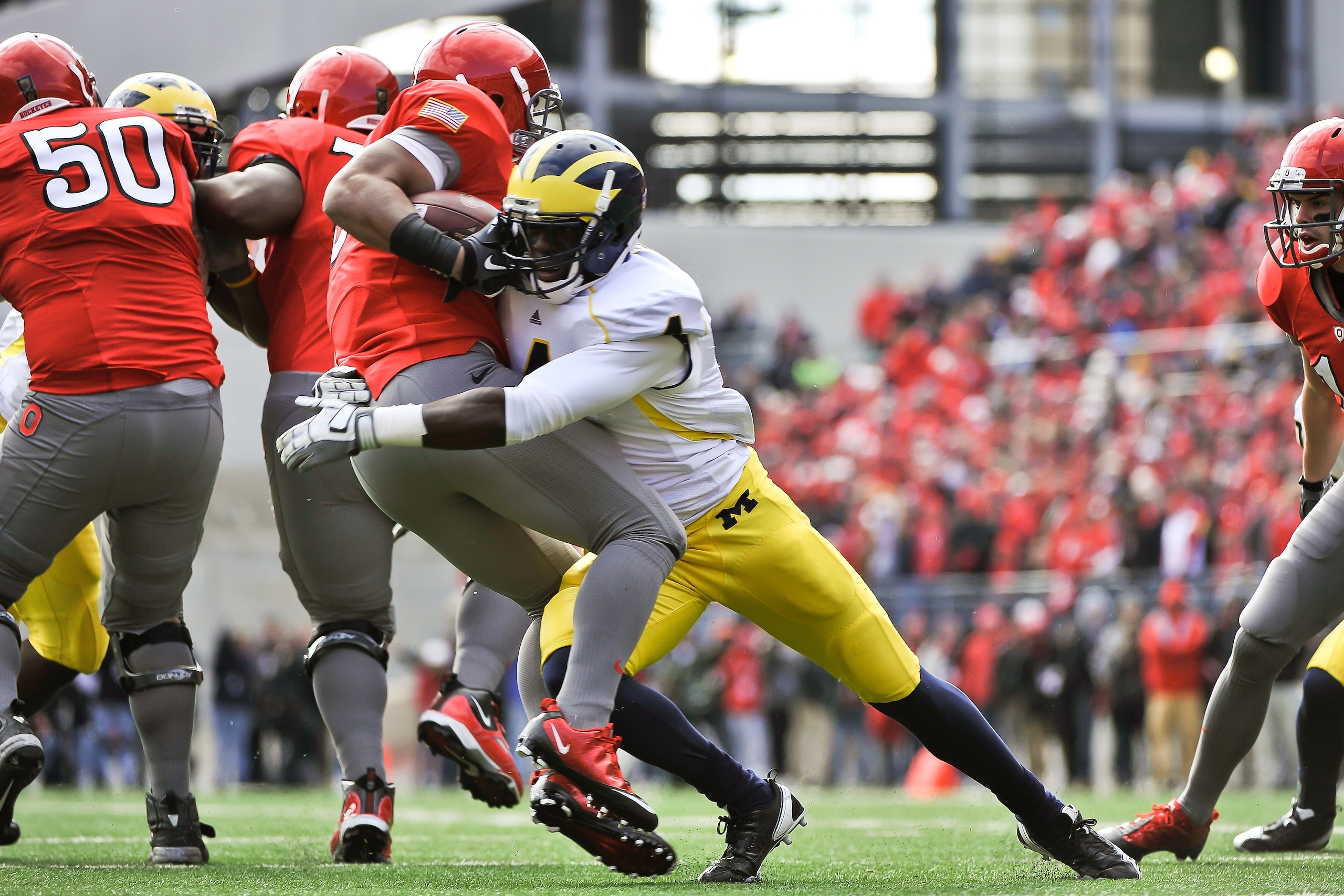 COLUMBUS, OH - NOVEMBER 27:  Cameron Gordon #4 of the Michigan Wolverines tackles Brandon Saine #3 of the Ohio State Buckeyes at Ohio Stadium on November 27, 2010 in Columbus, Ohio.  (Photo by Jamie Sabau/Getty Images)