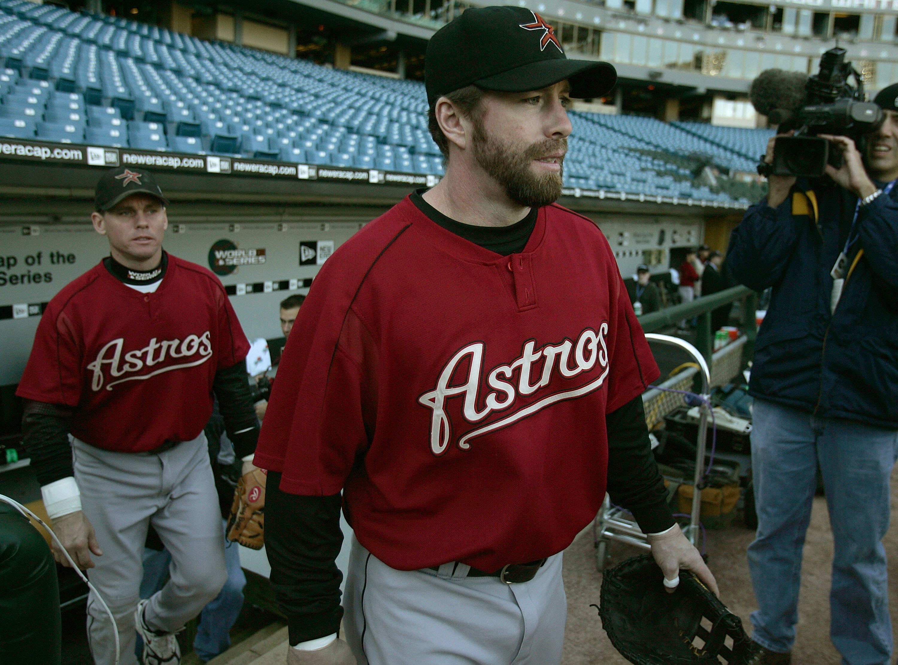 CHICAGO - OCTOBER 21:  Jeff Bagwell #5 (R) and Craig Biggio #7 of the Houston Astros enter the field for a workout on October 21, 2005 at U.S. Cellular Field in Chicago, Illinois. The Astros begin play in the World Series Saturday night against the Chicag
