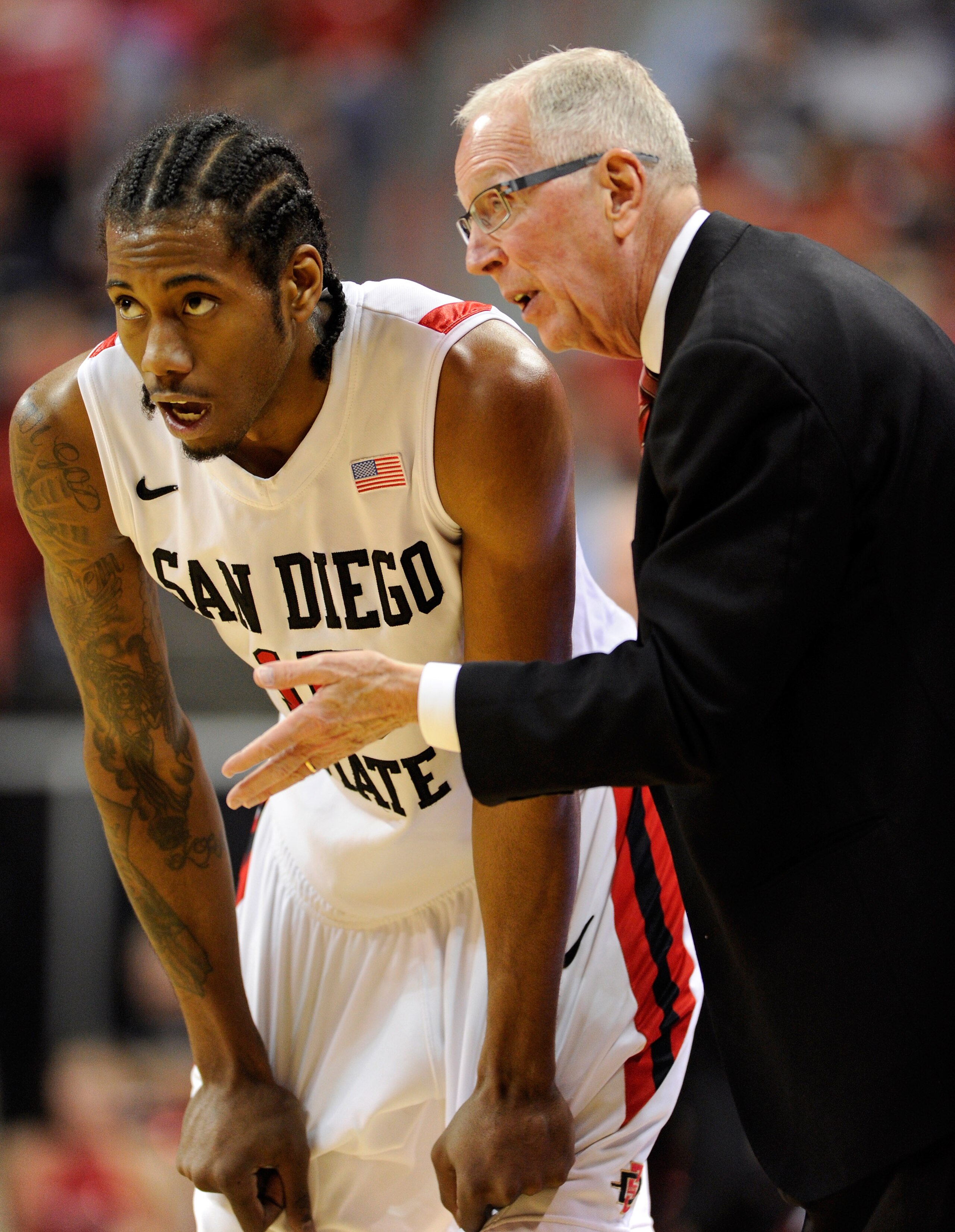 LAS VEGAS, NV - MARCH 10:  Kawhi Leonard #15 of the San Diego State Aztecs talks to head coach Steve Fisher during the team's 64-50 victory over the Utah Utes in a quarterfinal game of the Conoco Mountain West Conference Basketball tournament at the Thoma