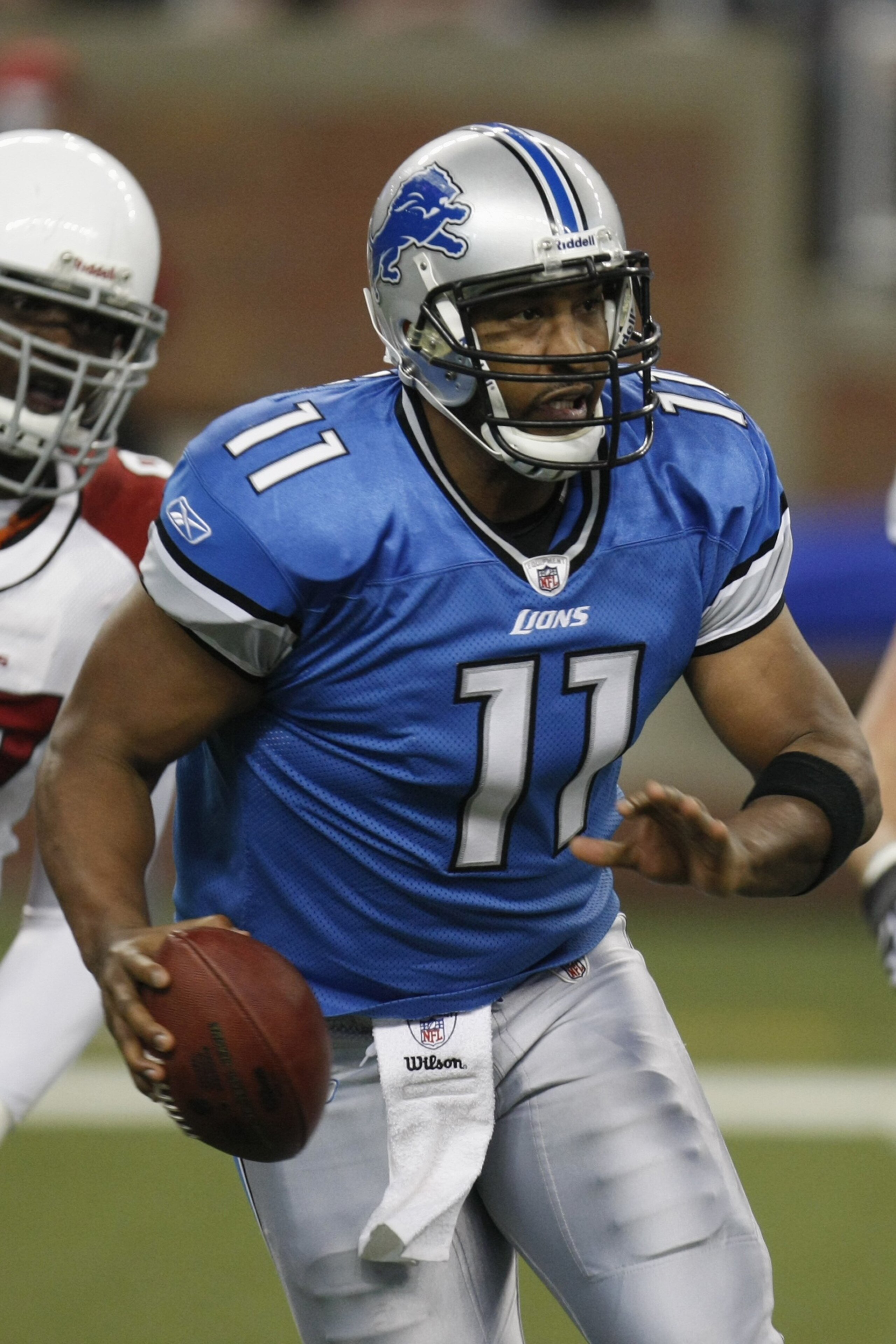 DETROIT - DECEMBER 20:  Daunte Culpepper #11 of the Detroit Lions scrambles during the game against the Arizona Cardinals on December 20, 2009 at Ford Field in Detroit, Michigan. (Photo by Gregory Shamus/Getty Images)