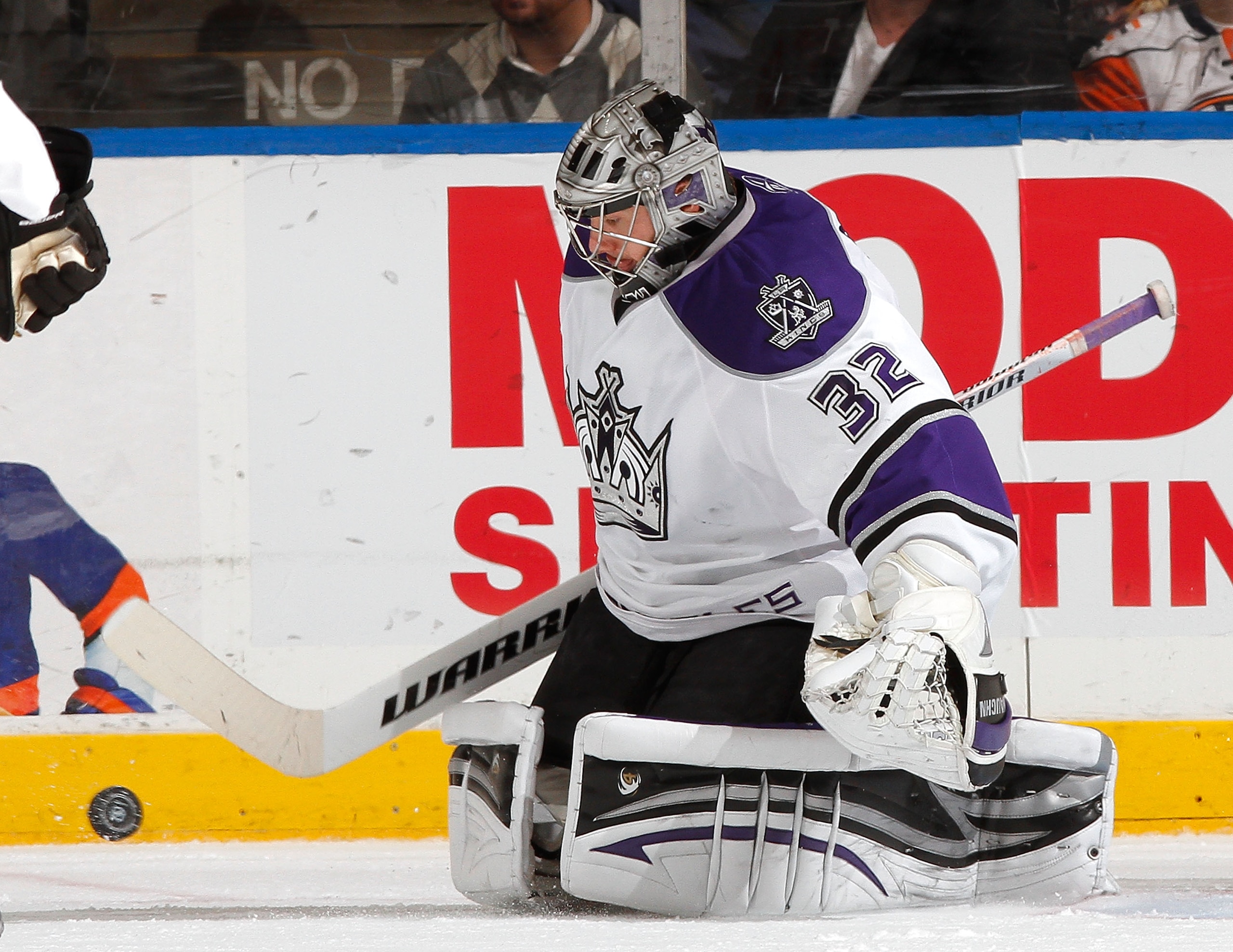 UNIONDALE, NY - FEBRUARY 19:  Goalie Jonathan Quick #32 of the Los Angeles Kings makes a save during an NHL hockey game against the New York Islanders at the Nassau Coliseum on February 19, 2011 in Uniondale, New York.  (Photo by Paul Bereswill/Getty Imag