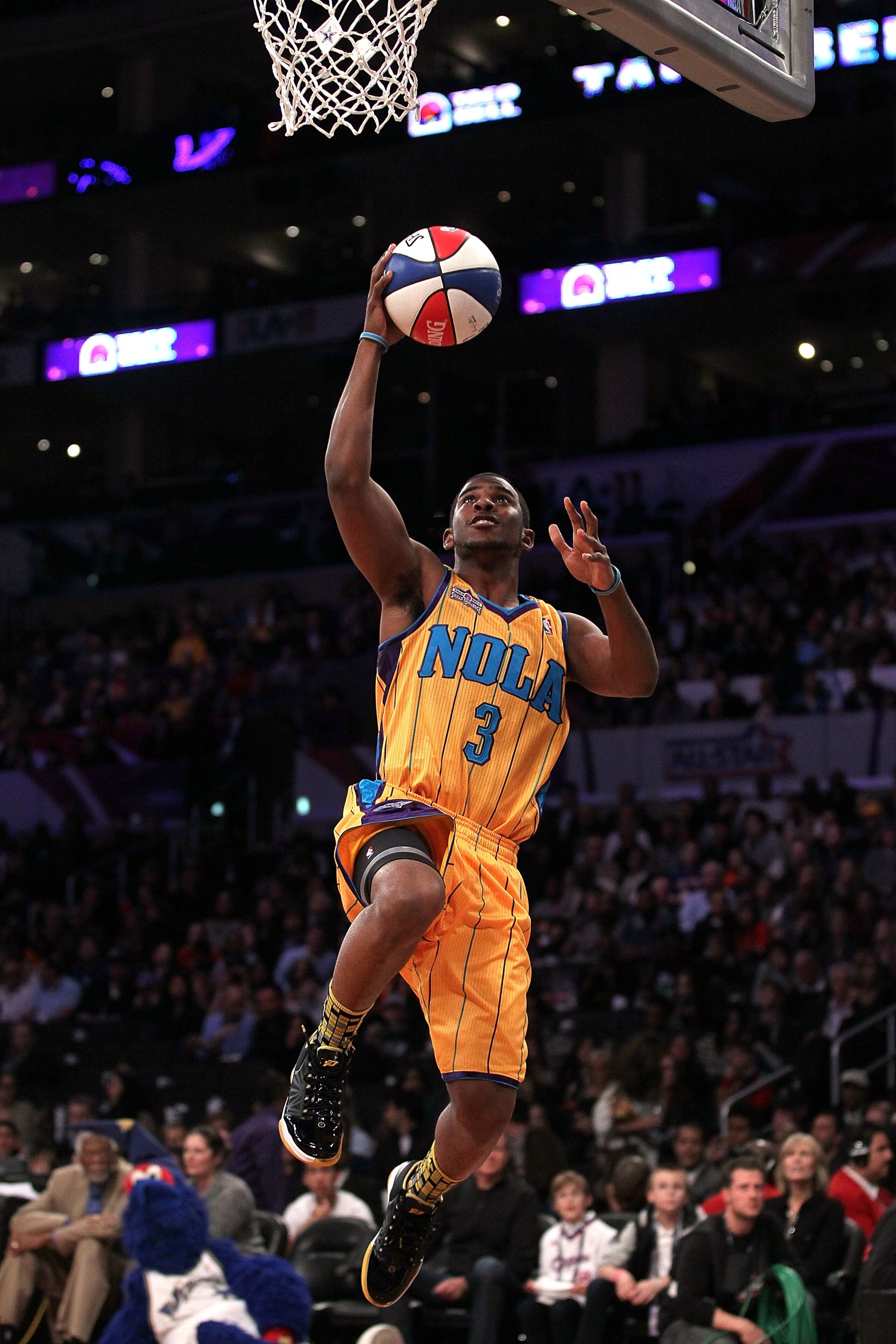 LOS ANGELES, CA - FEBRUARY 19:  Chris Paul #3 of the New Orleans Hornets competes in the Taco Bell Skills Challenge apart of NBA All-Star Saturday Night at Staples Center on February 19, 2011 in Los Angeles, California.  (Photo by Jeff Gross/Getty Images)