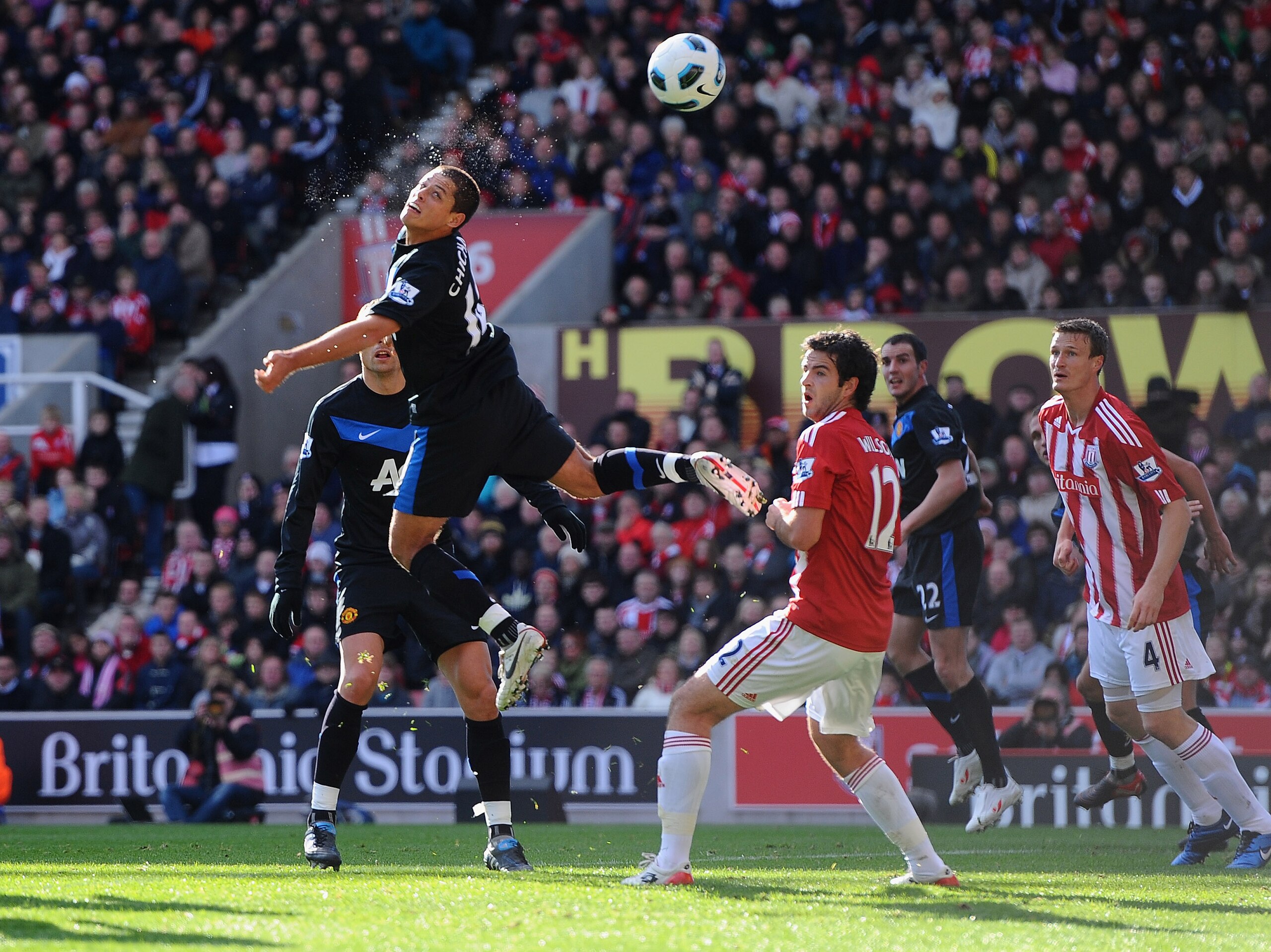 STOKE ON TRENT, ENGLAND - OCTOBER 24:  Javier Hernandez of Manchester United scores during the Barclays Premier League match between Stoke City and Manchester United at Britannia Stadium on October 24, 2010 in Stoke on Trent, England.  (Photo by Mike Hewi