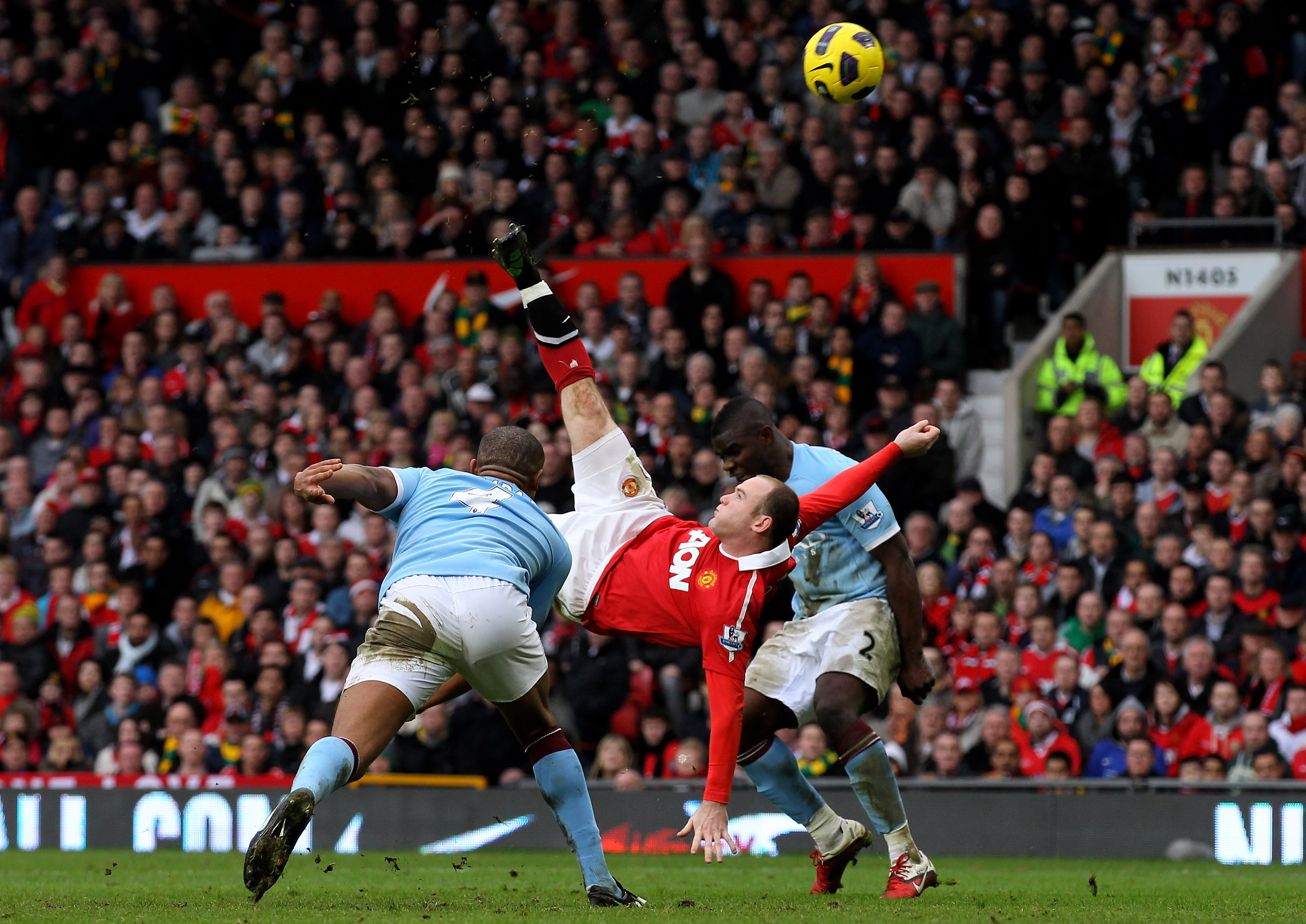 MANCHESTER, ENGLAND - FEBRUARY 12:  Wayne Rooney of Manchester United scores a goal from an overhead kick during the Barclays Premier League match between Manchester United and Manchester City at Old Trafford on February 12, 2011 in Manchester, England.