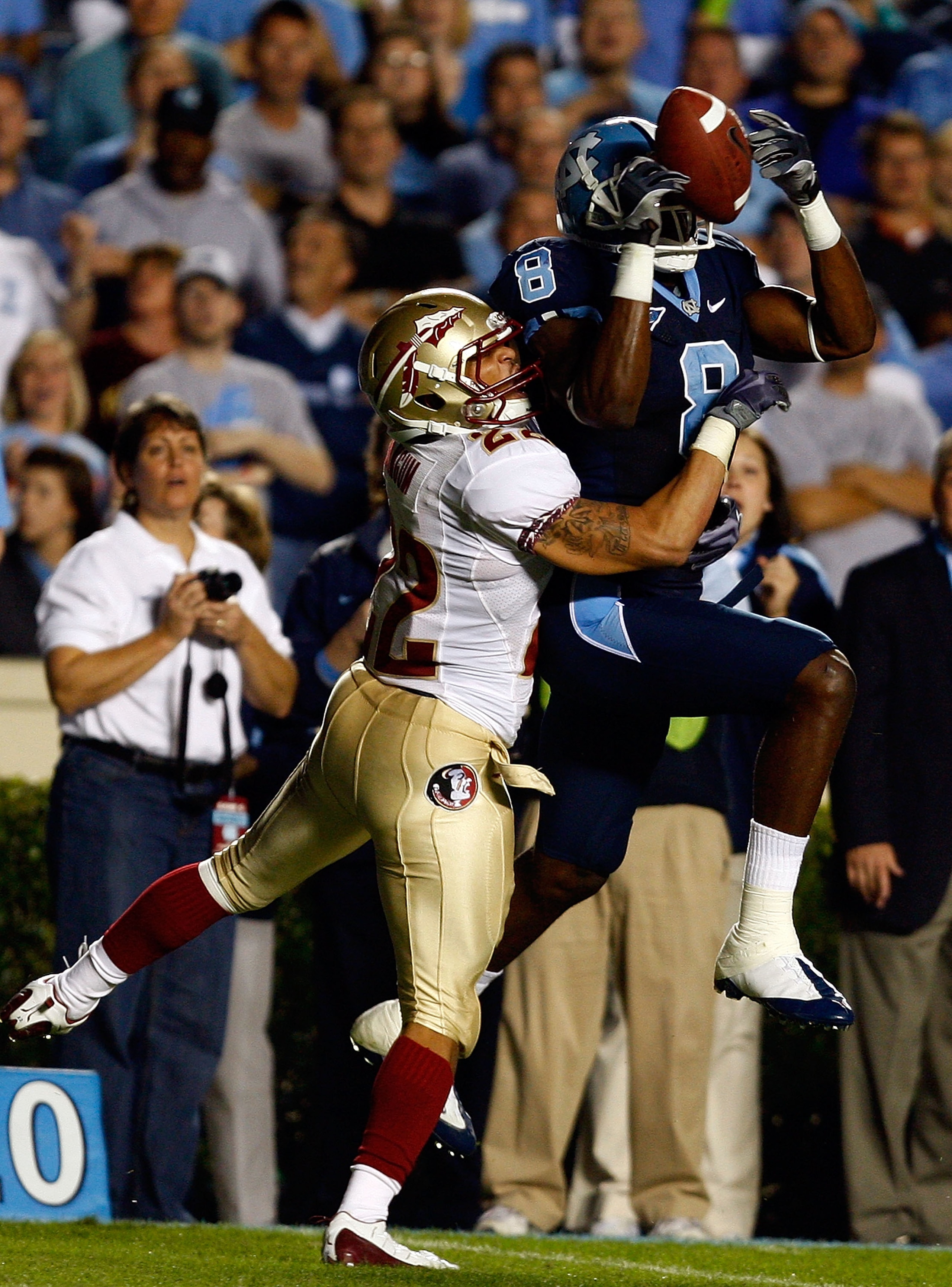 CHAPEL HILL, NC - OCTOBER 22:  Greg Little #8 of the North Carolina Tar Heels makes a catch against Florida State Seminole defender Korey Mangum #22  at Kenan Stadium on October 22, 2009 in Chapel Hill, North Carolina.  (Photo by Scott Halleran/Getty Imag