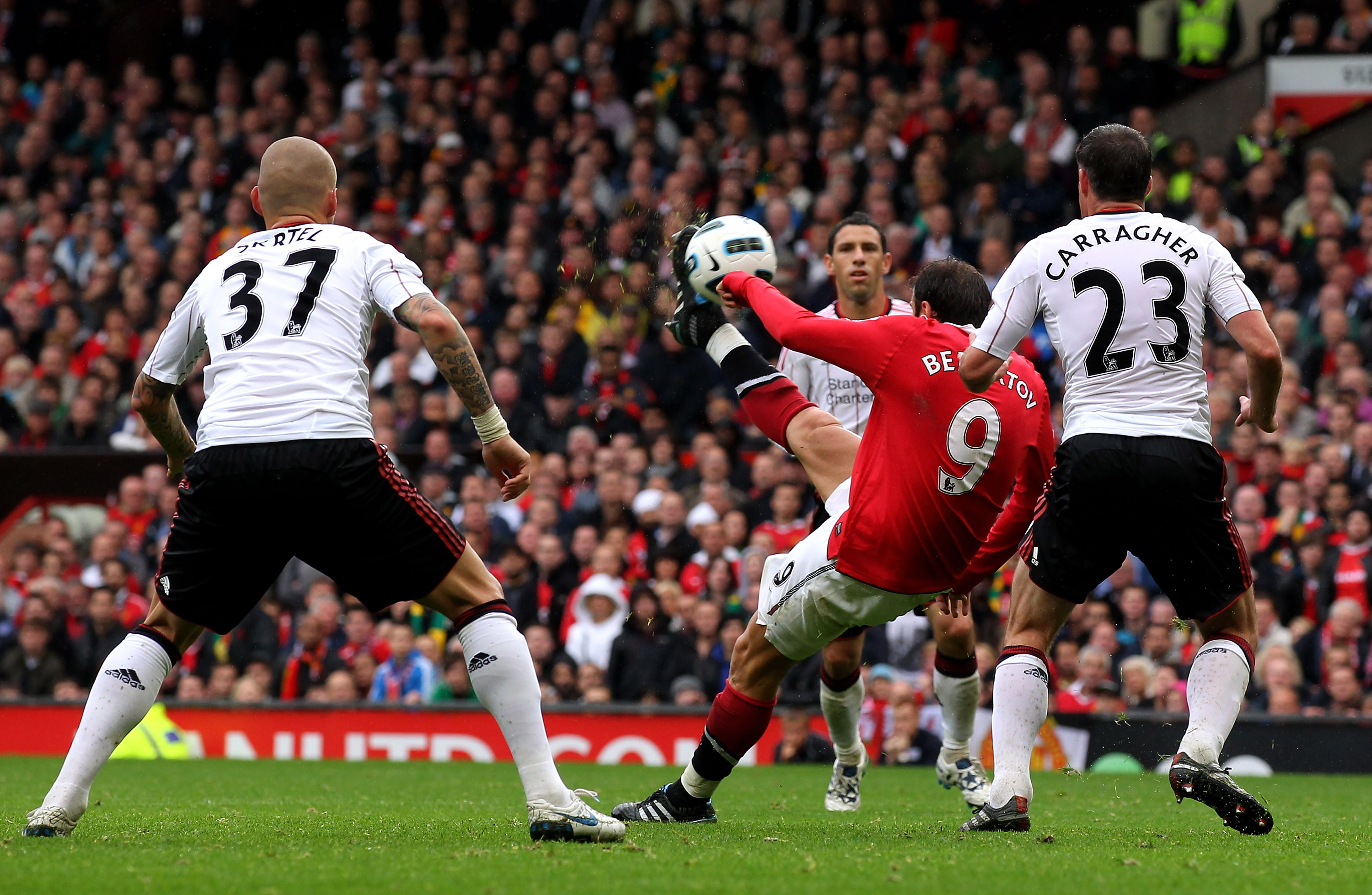 MANCHESTER, ENGLAND - SEPTEMBER 19:  Dimitar Berbatov of Manchester United scores his team's second goal during the Barclays Premier League match between Manchester United and Liverpool at Old Trafford on September 19, 2010 in Manchester, England.  (Photo