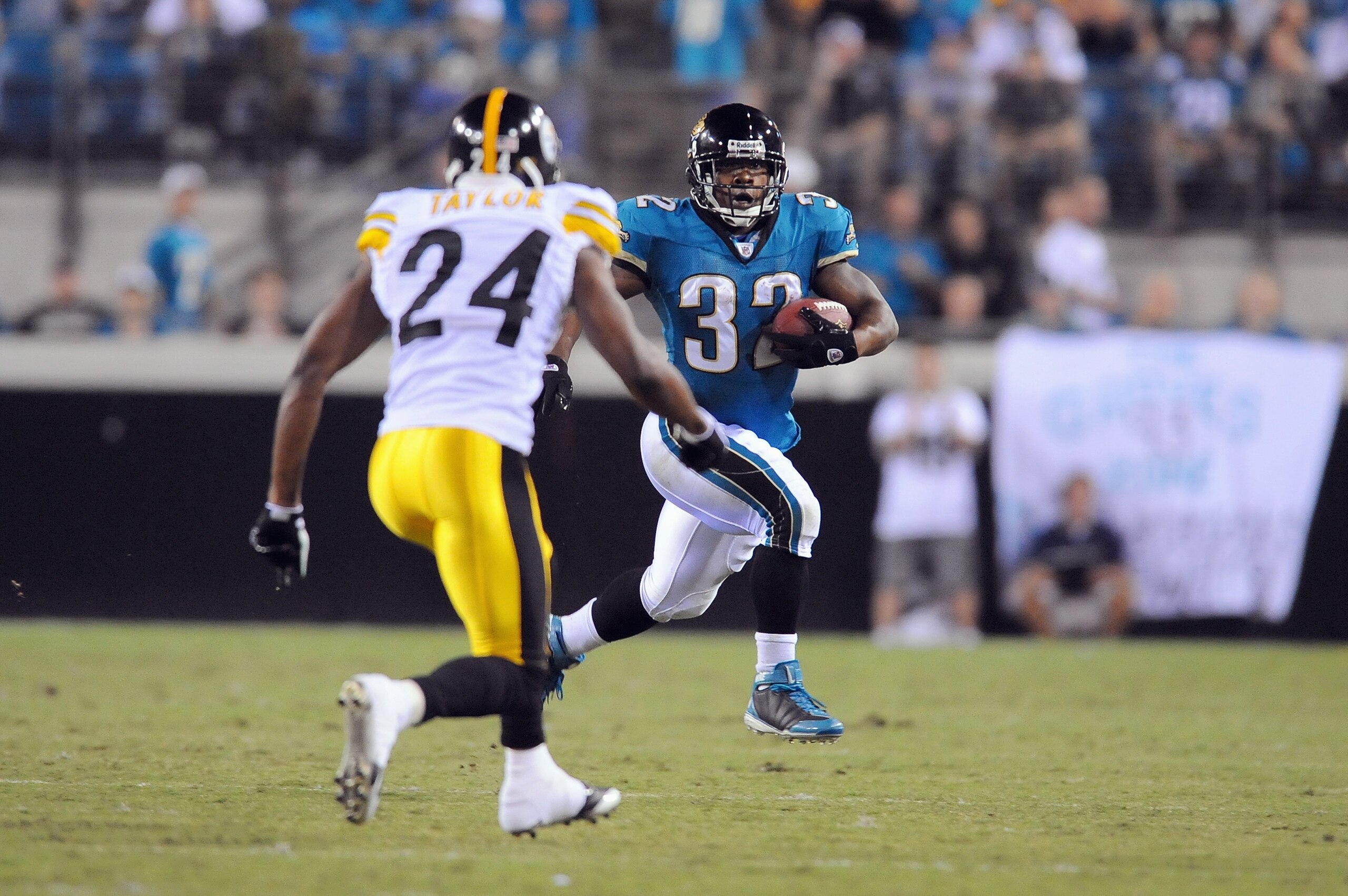 JACKSONVILLE, FL - OCTOBER 05:  Maurice Jones-Drew #32 of the Jacksonville Jaguars carries the ball against Ike Taylor #24 of the Pittsburgh Steelers at Jacksonville Municipal Stadium on October 5, 2008 in Jacksonville, Florida.  (Photo by Sam Greenwood/G
