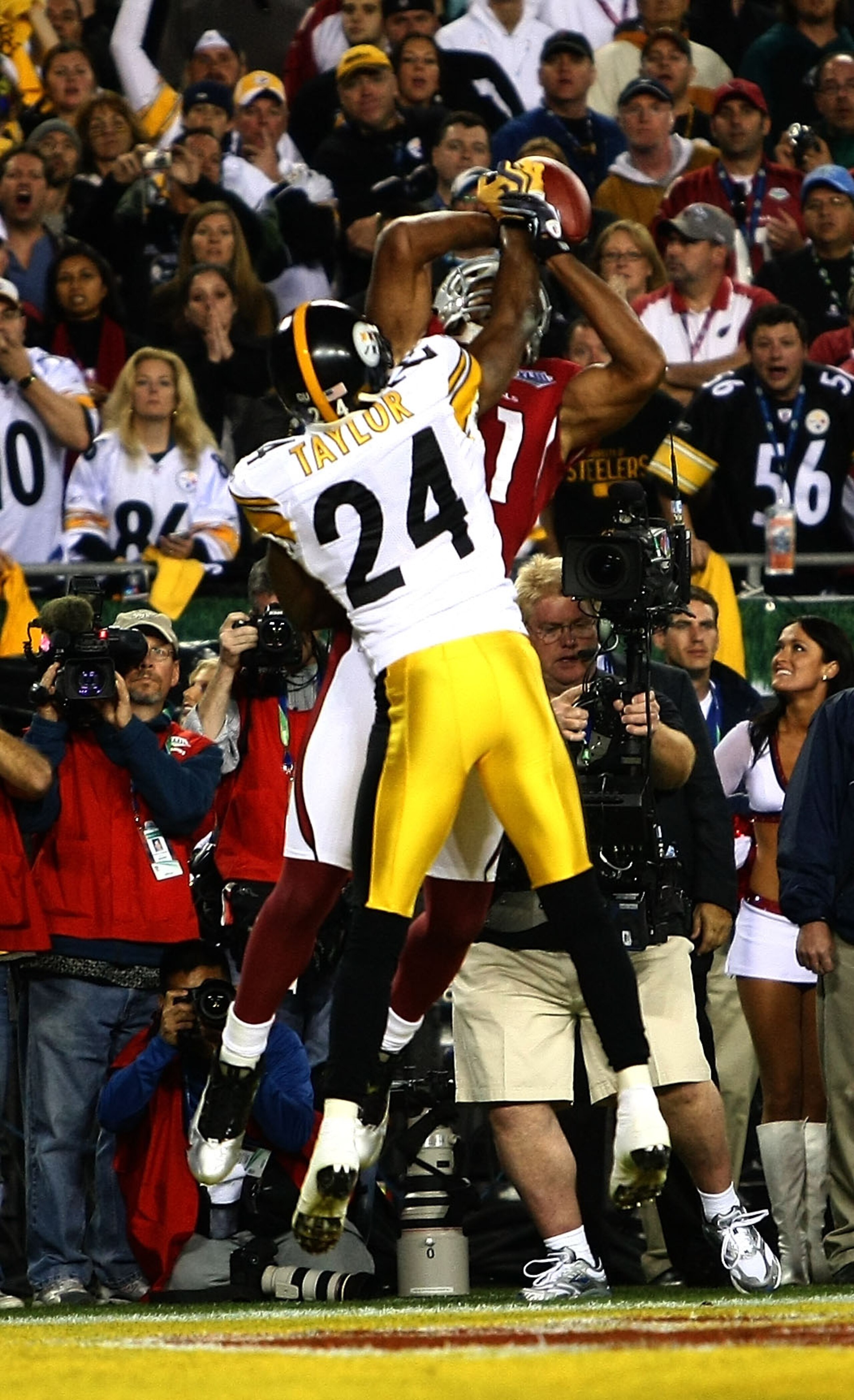 TAMPA, FL - FEBRUARY 01:  Wide receiver Larry Fitzgerald #11 of the Arizona Cardinals makes a 1-yard touchdown reception in the fourth quarter against Ike Taylor #24 of the Pittsburgh Steelers during Super Bowl XLIII on February 1, 2009 at Raymond James S