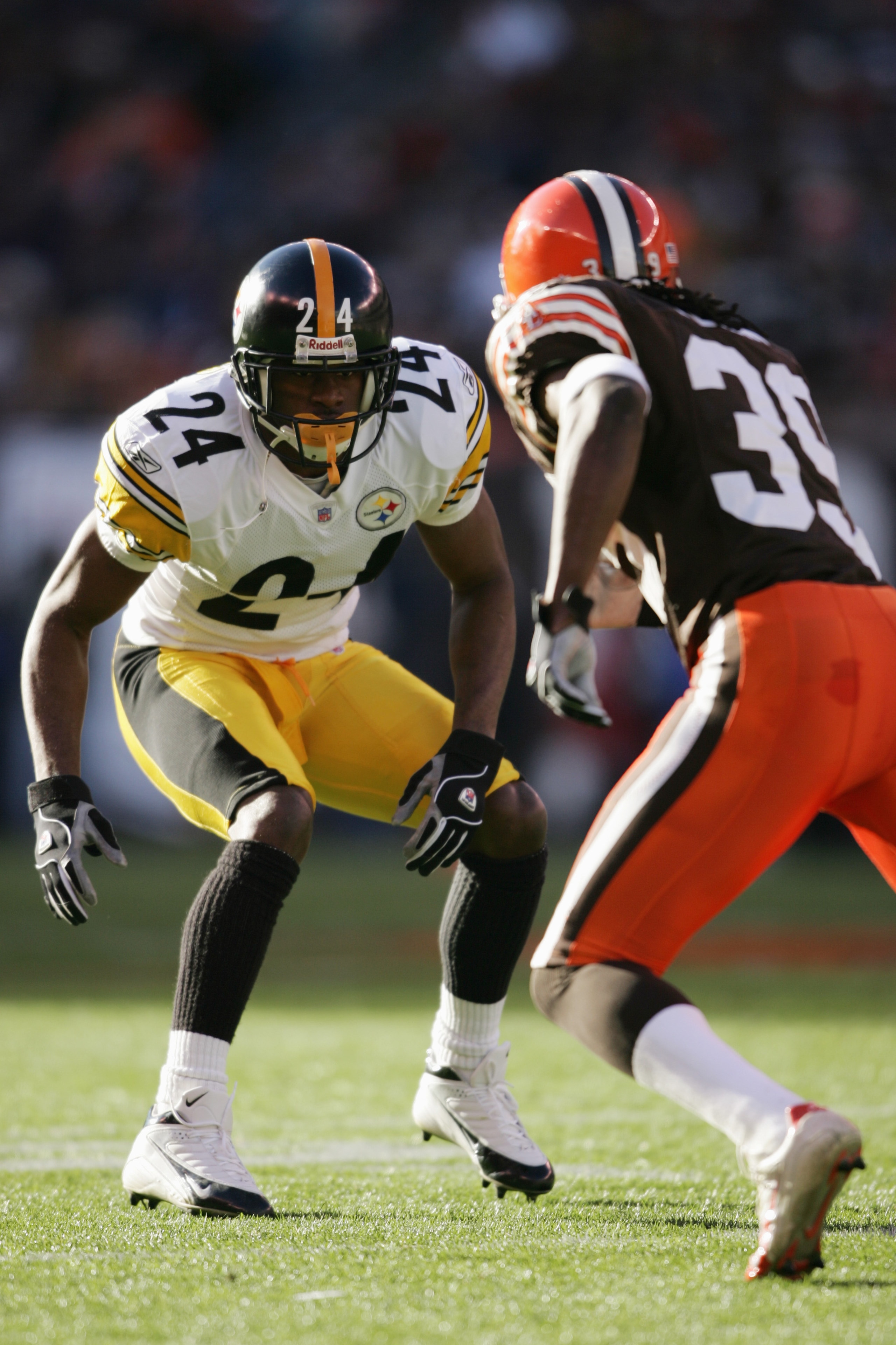 CLEVELAND,OH - NOVEMBER 14:  Ike Taylor #24 of the Pittsburgh Steelers and Michael Lehan #39 of the Cleveland Browns react after the snap during the game at Cleveland Browns Stadium on November 14, 2004 in Cleveland, Ohio.The Steelers won 24-10.  (Photo b