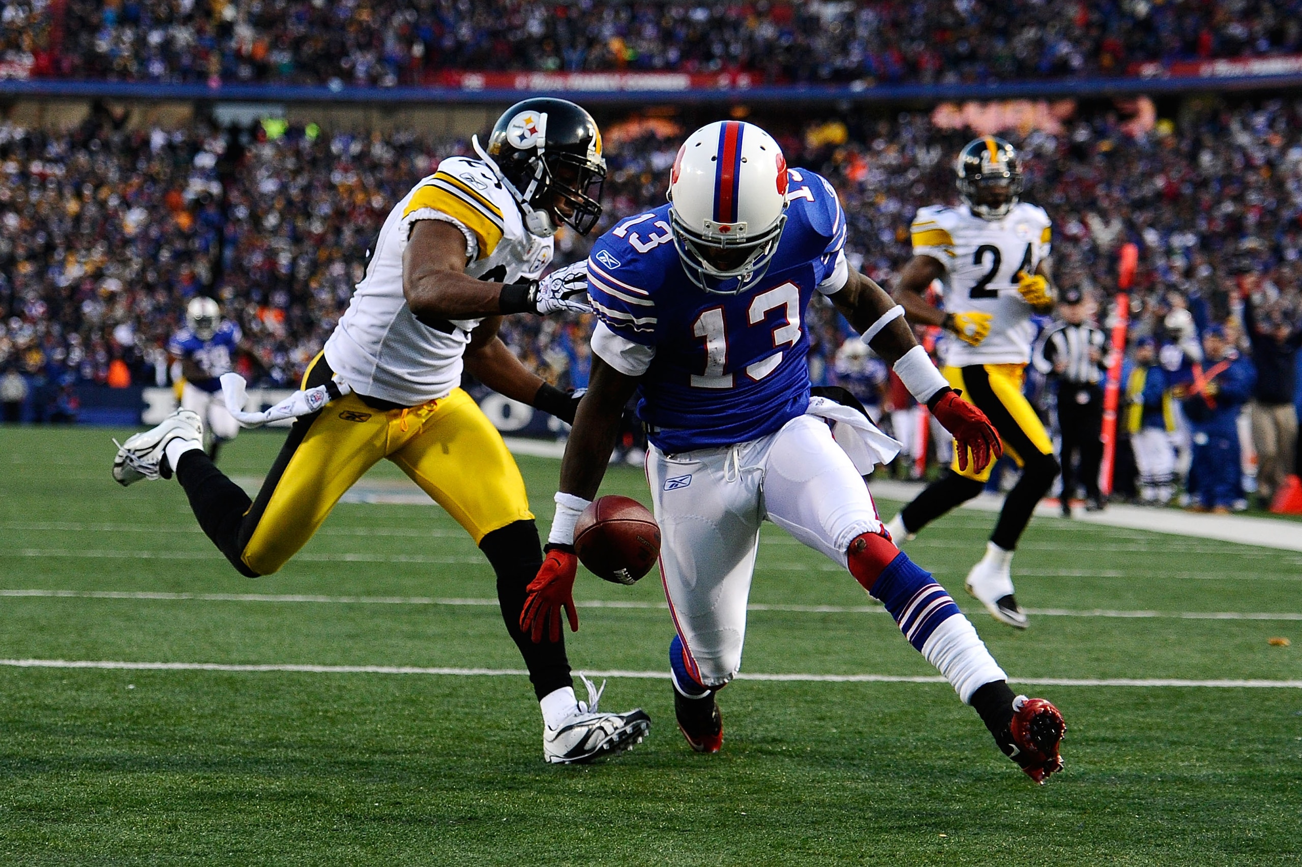 ORCHARD PARK, NY - NOVEMBER 28:  Steve Johnson #13 of the Buffalo Bills drops a pass in the end zone during overtime against the Pittsburgh Steelers at Ralph Wilson Stadium on November 28, 2010 in Orchard Park, New York.  (Photo by Karl Walter/Getty Image