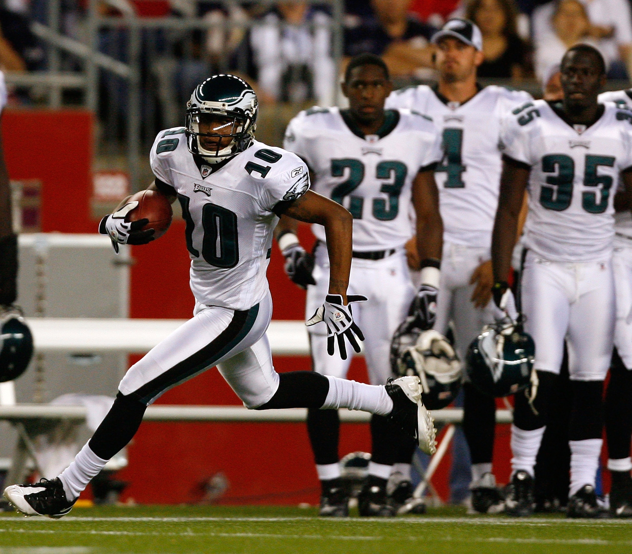 FOXBORO, MA - AUGUST 22: DeSean Jackson #10 of the Philadelphia Eagles gains yardage during a preseason game against the New England Patriots at Gillette Stadium on August 22, 2008 in Foxboro, Massachusetts. (Photo by Jim Rogash/Getty Images)