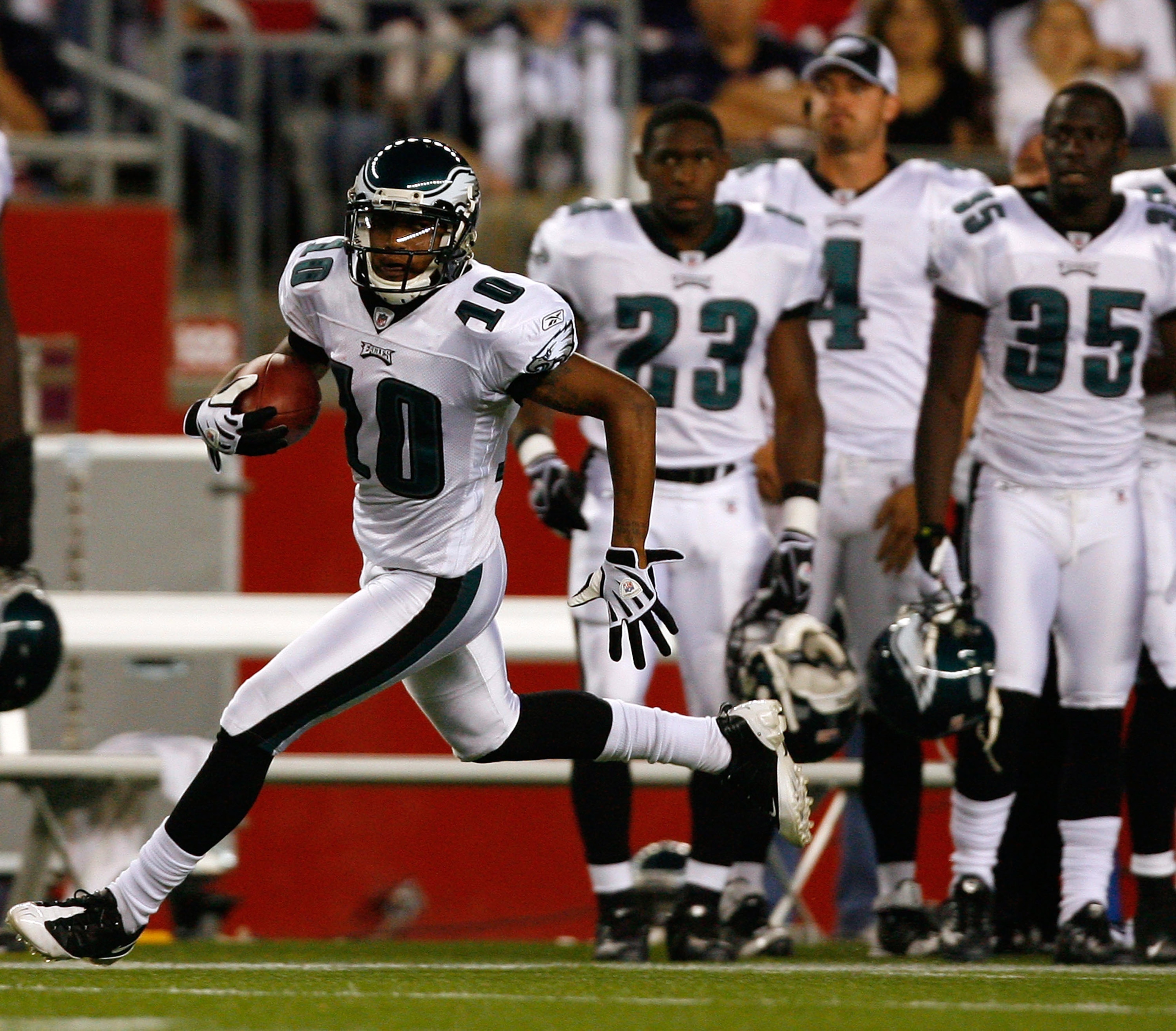 FOXBORO, MA - AUGUST 22: DeSean Jackson #10 of the Philadelphia Eagles gains yardage during a preseason game against the New England Patriots at Gillette Stadium on August 22, 2008 in Foxboro, Massachusetts. (Photo by Jim Rogash/Getty Images)