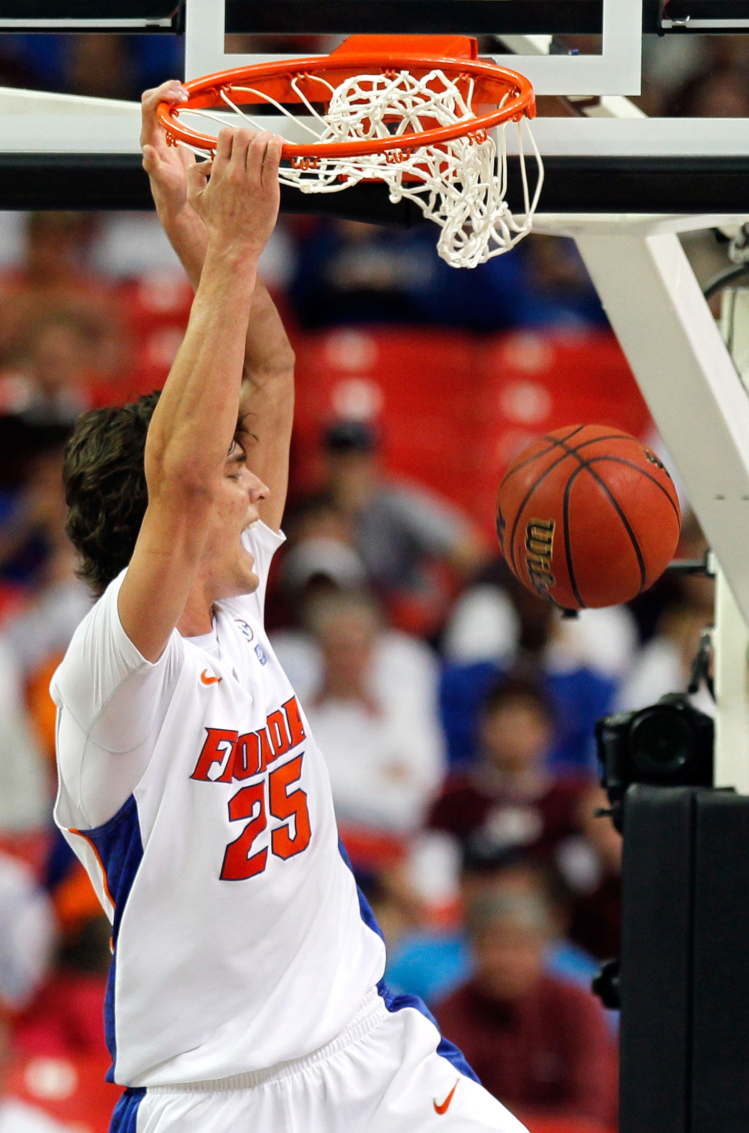 ATLANTA, GA - MARCH 12:  Chandler Parsons #25 of the Florida Gators dunks against the Vanderbilt Commodores during the semifinals of the SEC Men's Basketball Tournament at Georgia Dome on March 12, 2011 in Atlanta, Georgia.  (Photo by Kevin C. Cox/Getty I