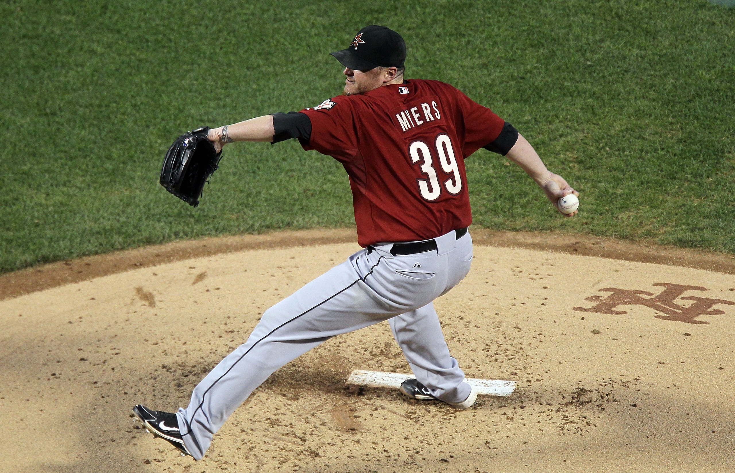 NEW YORK - AUGUST 28:  Brett Myers #39 of the Houston Astros delivers a pitch against the New York Mets on August 28, 2010 at Citi Field in the Flushing neighborhood of the Queens borough of New York City.  (Photo by Jim McIsaac/Getty Images)
