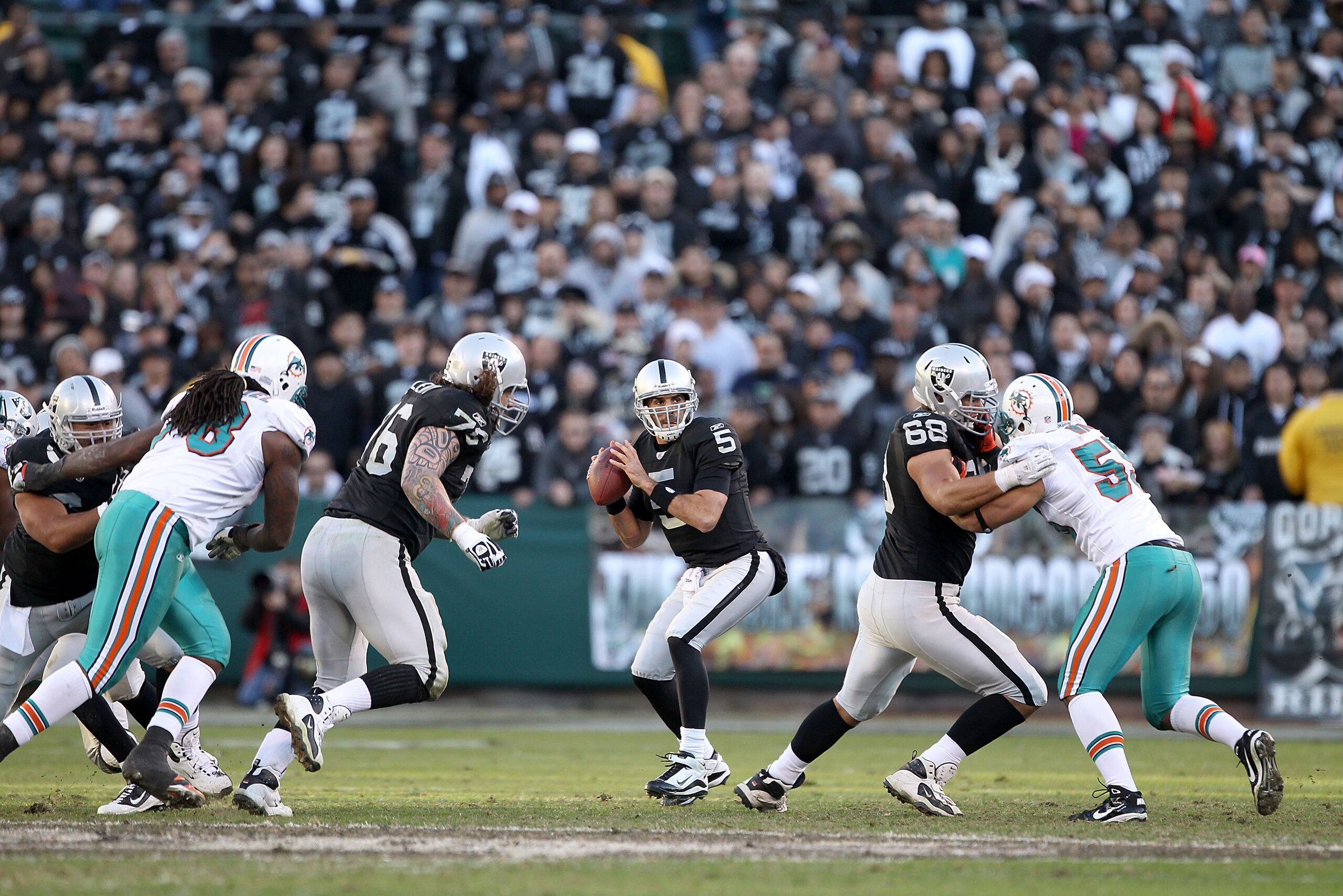 OAKLAND, CA - NOVEMBER 28:  Bruce Gradkowski #5 of the Oakland Raiders in action against the Miami Dolphins at Oakland-Alameda County Coliseum on November 28, 2010 in Oakland, California.  (Photo by Ezra Shaw/Getty Images)