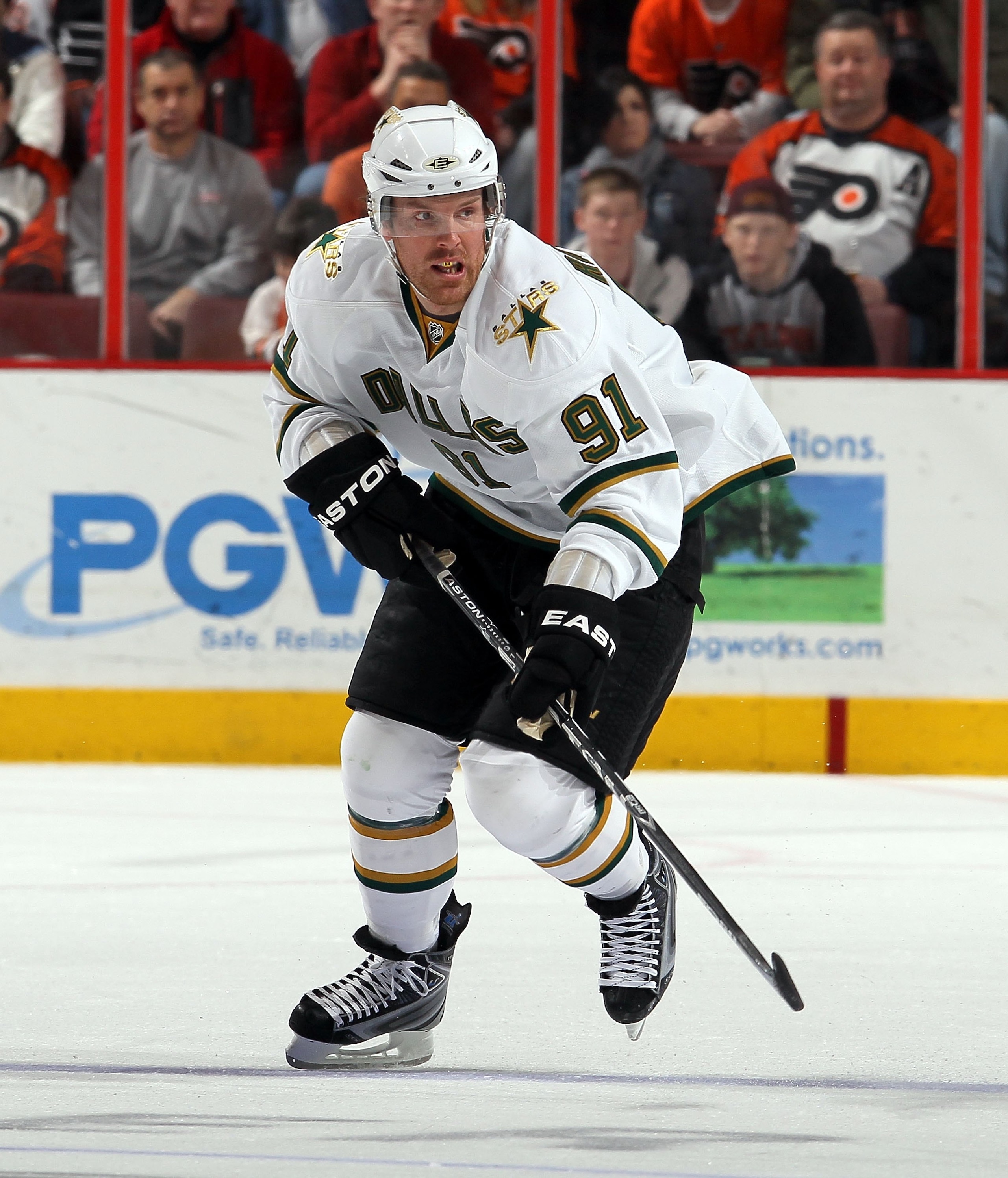 PHILADELPHIA, PA - FEBRUARY 05: Brad Richards #91 of the Dallas Stars skates against the Philadelphia Flyers on February 5, 2011 at Wells Fargo Center in Philadelphia, Pennsylvania. The Flyers defeated the Stars 3-1. (Photo by Jim McIsaac/Getty Images) PHILADELPHIA, PA - FEBRUARY 05: Brad Richards #91 of the Dallas Stars skates against the Philadelphia Flyers on February 5, 2011 at Wells Fargo Center in Philadelphia, Pennsylvania. The Flyers defeated the Stars 3-1. (Photo by Jim McIsaac/Getty Images)