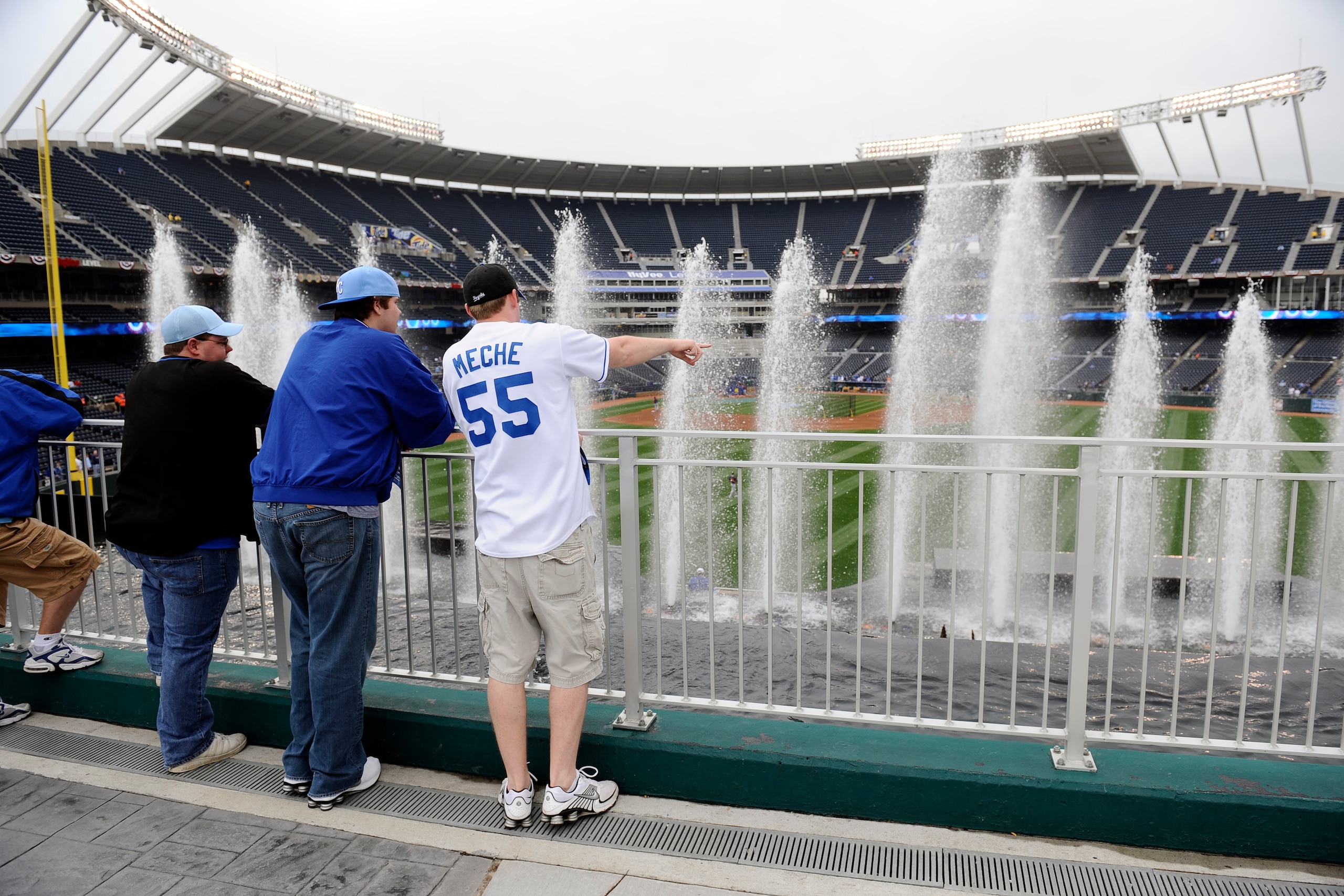 KANSAS CITY, MO - APRIL 05: Fans of the Kansas City Royals watch the fountains as the Detroit Tigers take batting practice prior to the season-opener against the Kansas City Royals on April 5, 2010 at Kauffman Stadium in Kansas City, Missouri. (Photo by G