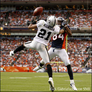 : Nnamdi Asomugha Oakland Raiders 8 x 10 Foto de acción