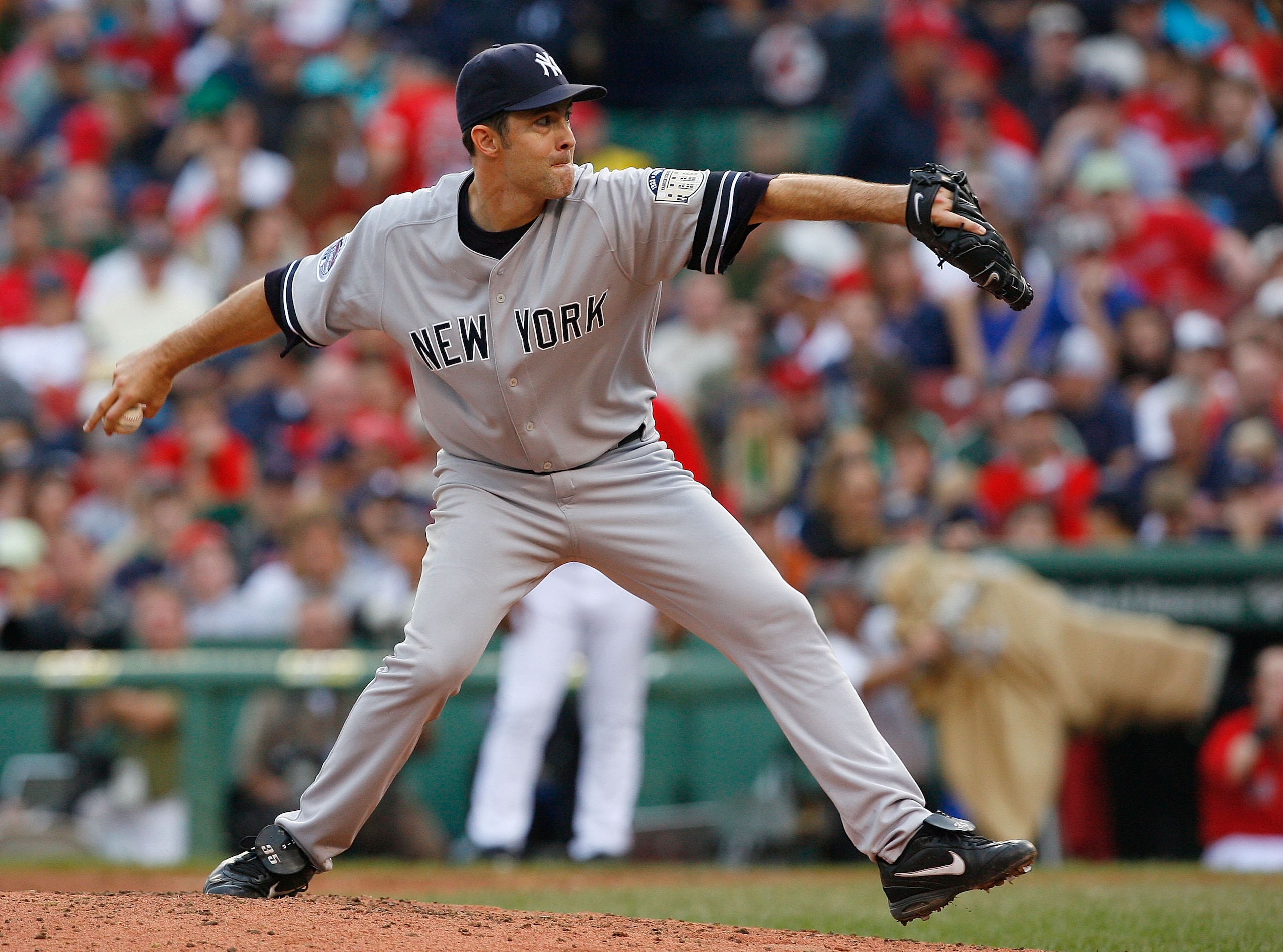 BOSTON - SEPTEMBER 28: Mike Mussina #35 of the New York Yankees throws against the Boston Red Sox at Fenway Park September 28, 2008 in Boston, Massachusetts. (Photo by Jim Rogash/Getty Images)