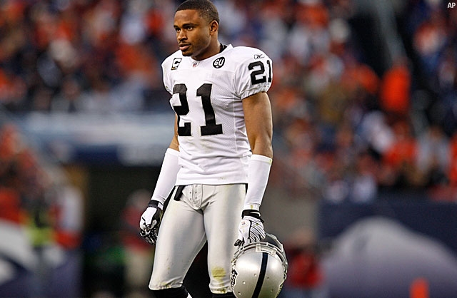 : Nnamdi Asomugha Oakland Raiders 8 x 10 Foto de acción Deportes  (G) : Deportes y Actividades al Aire Libre