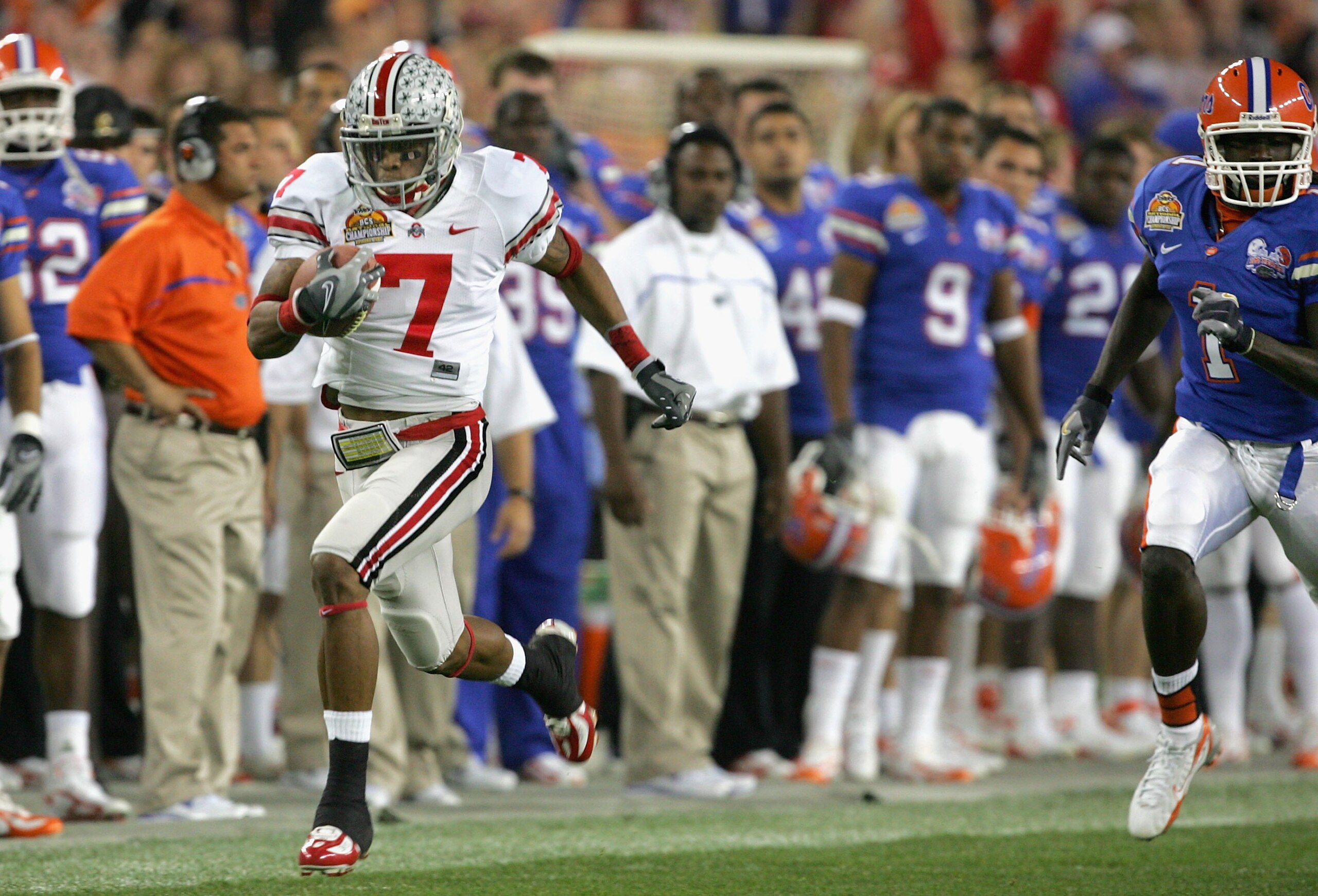 GLENDALE, AZ - JANUARY 08:  Ted Ginn Jr. #7 of the Ohio State Buckeyes returns the opening kickoff for a 93 yard touchdown run against the Florida Gators during the first quarter of the 2007 Tostitos BCS National Championship Game at the University of Pho