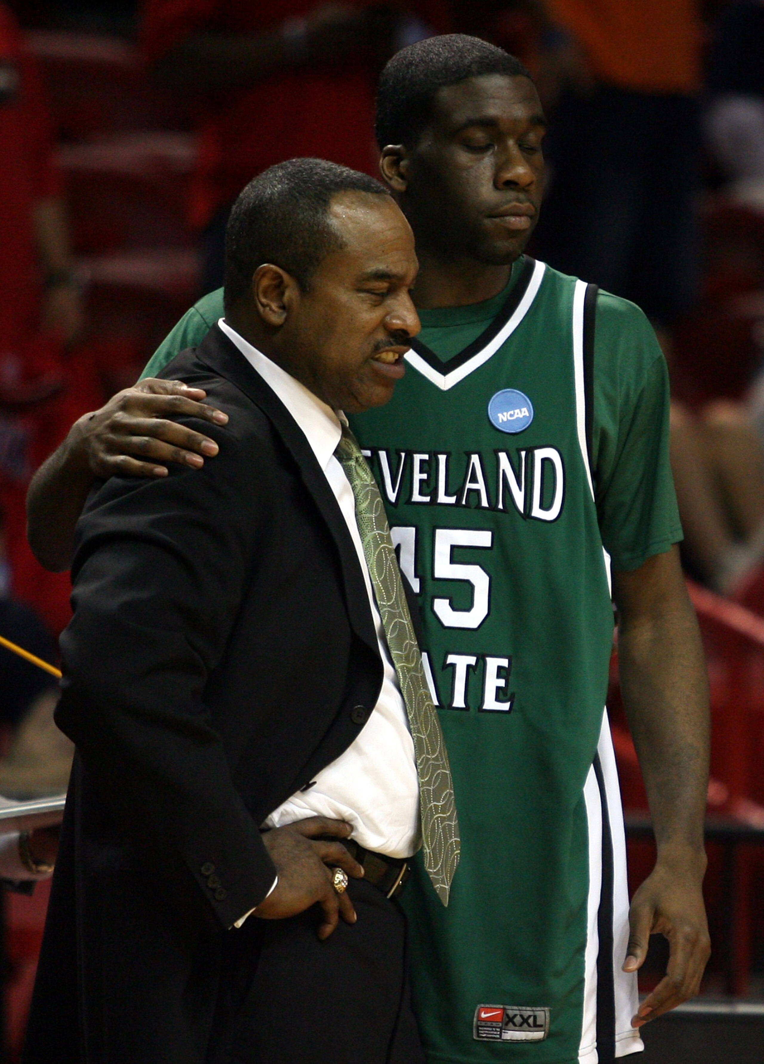 MIAMI - MARCH 22:  Head coach Gary Waters (L) and center Renard Fields #45 (R) of the Cleveland State University Vikings react during the closing moments of their lose to the University of Arizona Wildcats during the second round of the NCAA Division I Me