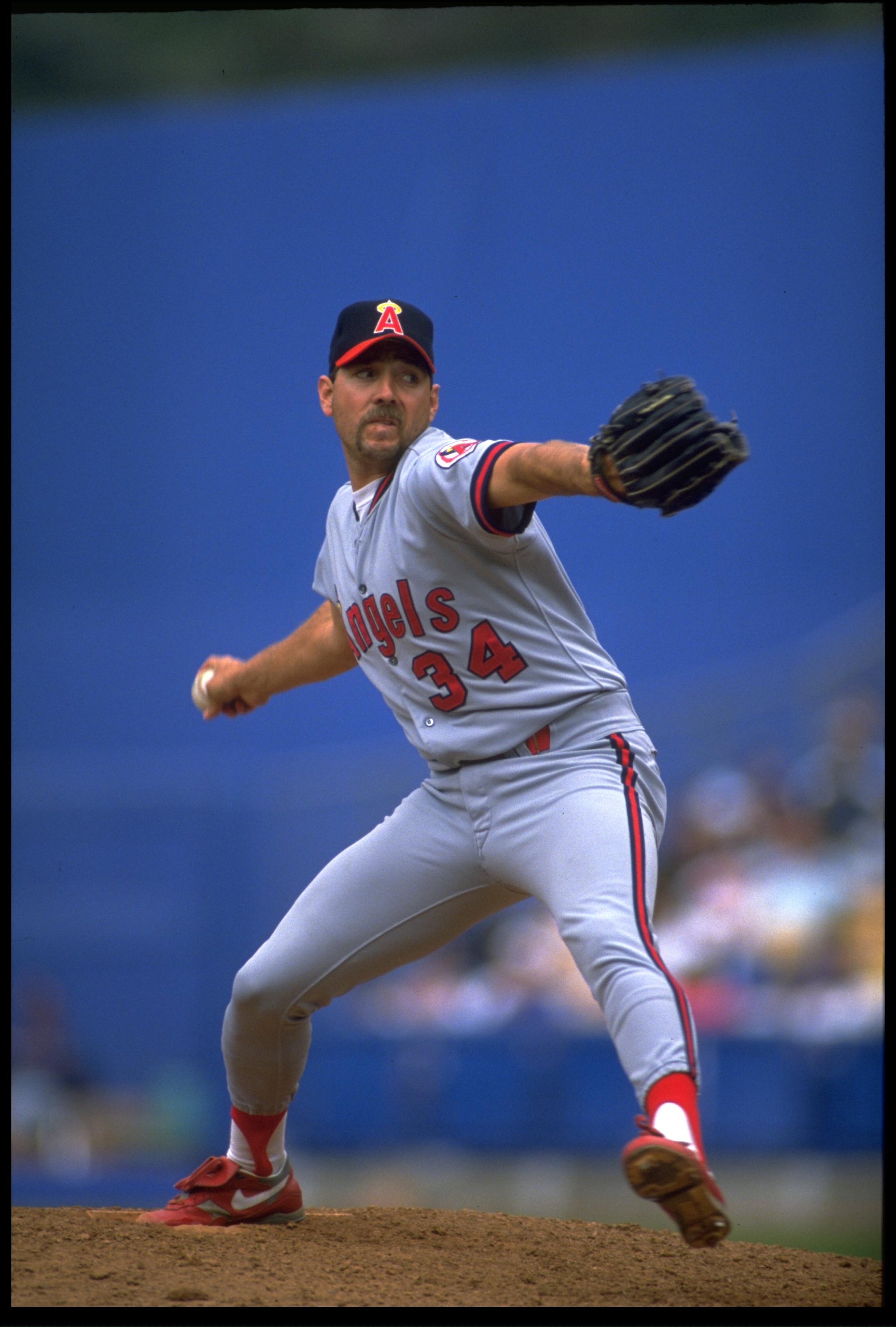 5 APR 1992:  CALIFORNIA ANGELS PITCHER BRYAN HARVEY WINDS UP TO PITCH DURING THE ANGELS VERSUS LOS ANGELES DODGERS FREEWAY SERIES GAME AT DODGER STADIUM IN LOS ANGELES, CALIFORNIA.  MANDATORY CREDIT:  KEN LEVINE/ALLSPORT