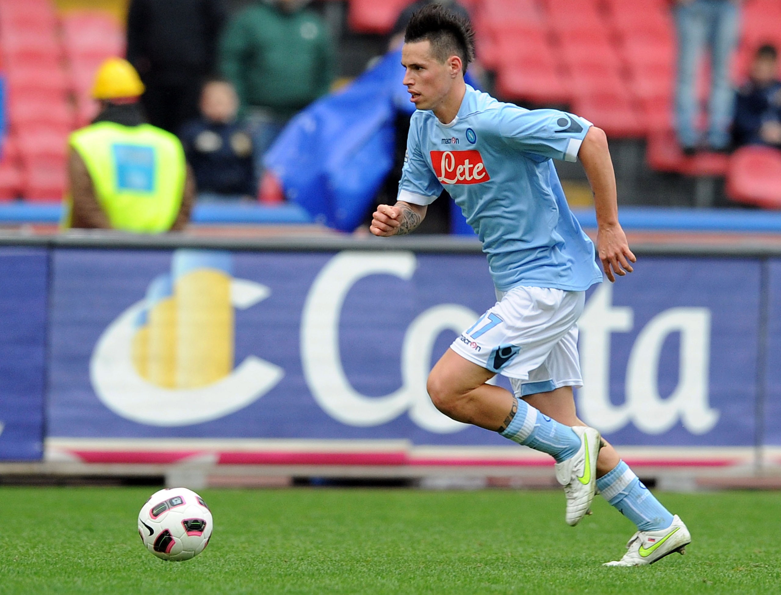 NAPLES, ITALY - MARCH 06:  Marek Hamsik of Napoli in action during the Serie A match between SSC Napoli and Brescia Calcio at Stadio San Paolo on March 6, 2011 in Naples, Italy.  (Photo by Giuseppe Bellini/Getty Images)