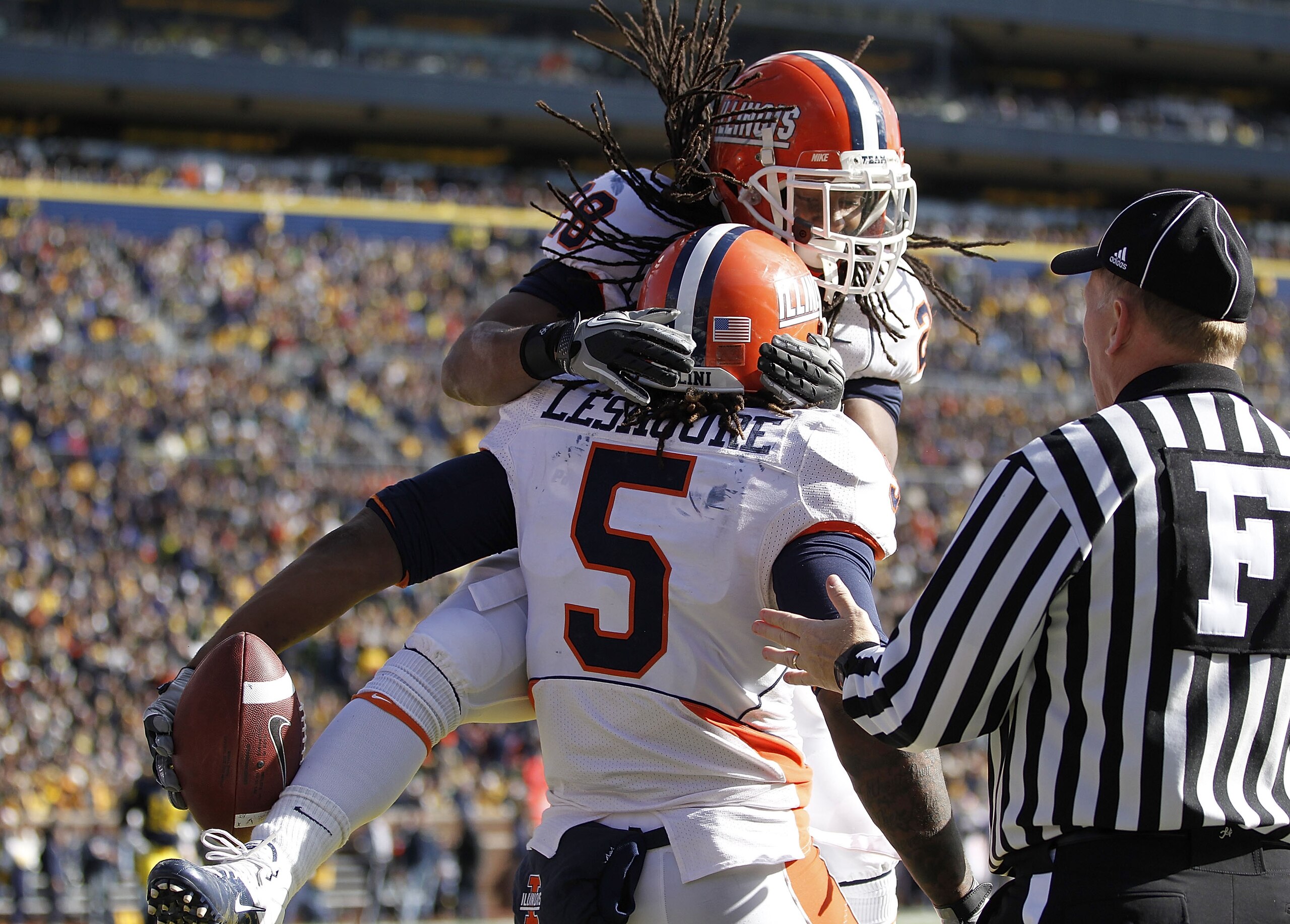 ANN ARBOR, MI - NOVEMBER 06:  Mikel Leshoure #5 of the Illinios Fighting Illini celebrates a fourth quarter touchdown reception with Troy Pollard #28 while playing the Michigan Wolverines at Michigan Stadium on November 6, 2010 in Ann Arbor, Michigan. Mic