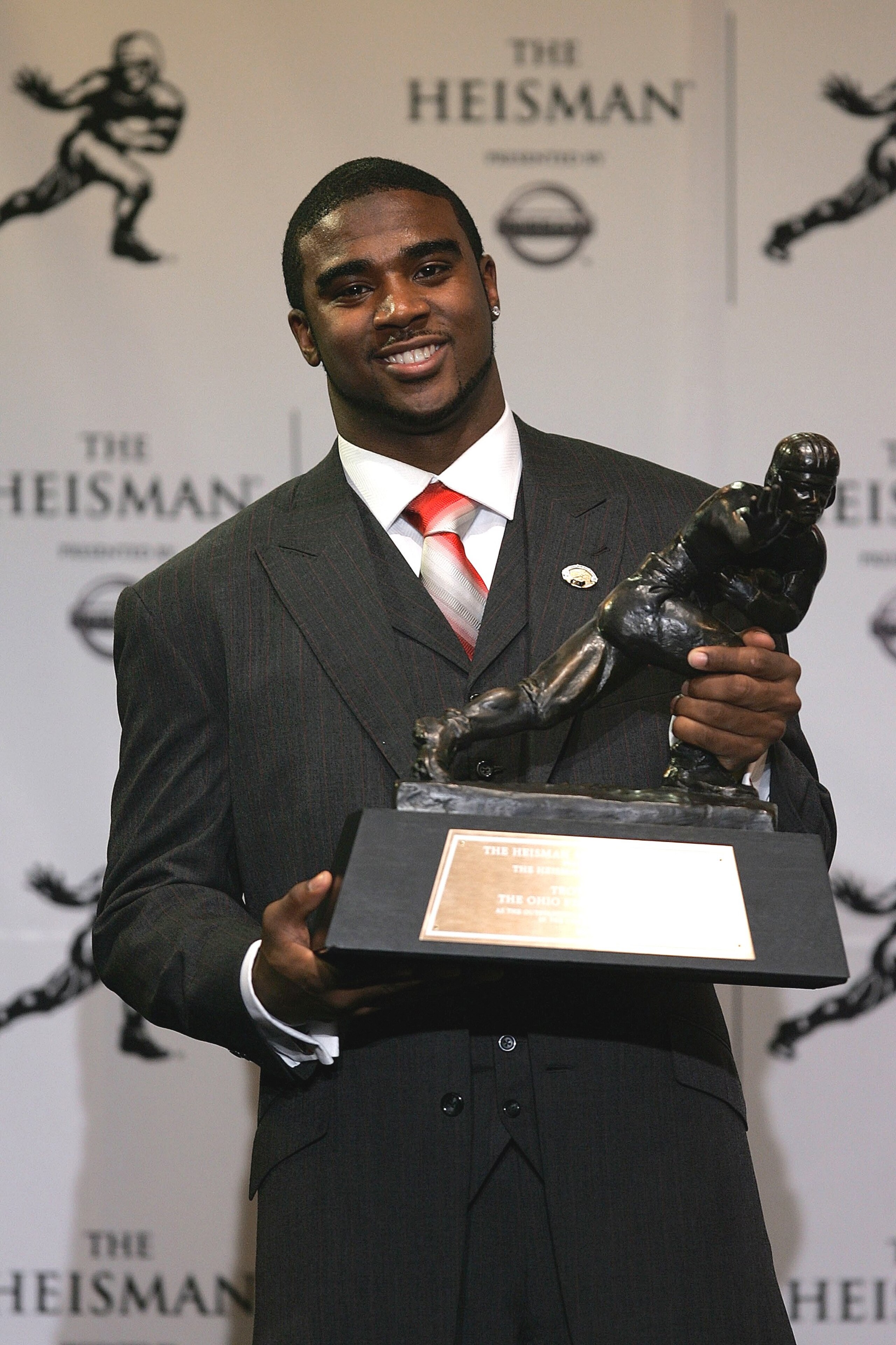 NEW YORK - DECEMBER 09: Quarterback Troy Smith of Ohio State University wins the Heisman Trophy on December 9, 2006 in New York City.  (Photo by Chris Trotman/Getty Images)