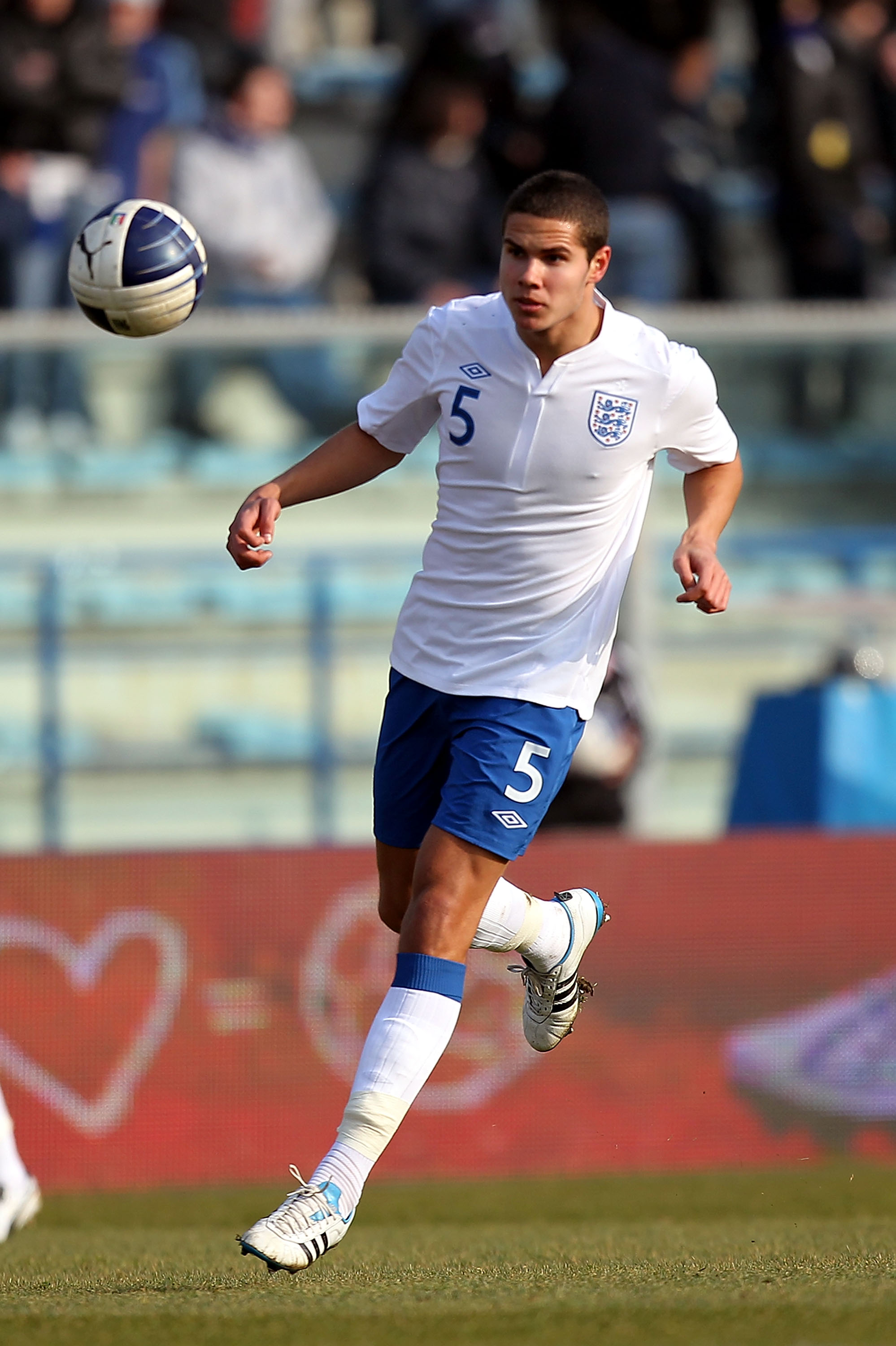 EMPOLI, ITALY - FEBRUARY 08: Jack Rodwell of England in action during the international friendly match between Italy U21 and England U21 at Stadio Carlo Castellani on February 8, 2011 in Empoli, Italy.  (Photo by Gabriele Maltinti/Getty Images)