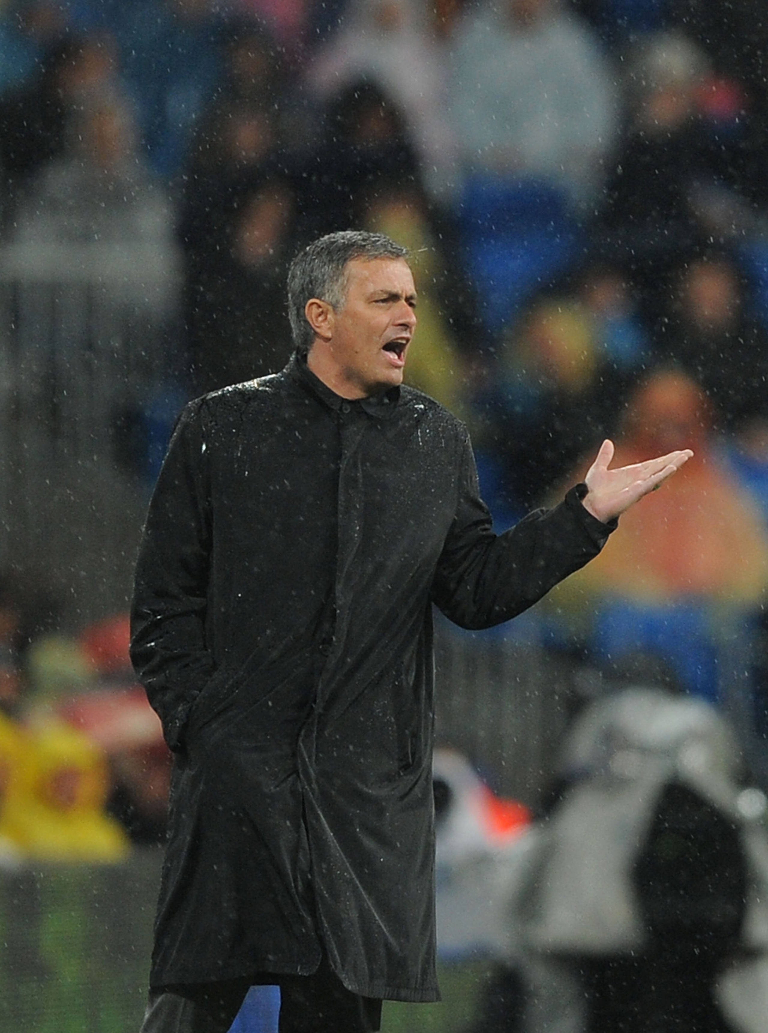 MADRID, SPAIN - FEBRUARY 19: Head coach Jose Mourinho of Real Madrid shouts an order at his team during the La Liga match between Real Madrid and Levante at Estadio Santiago Bernabeu on February 19, 2011 in Madrid, Spain.  (Photo by Denis Doyle/Getty Imag