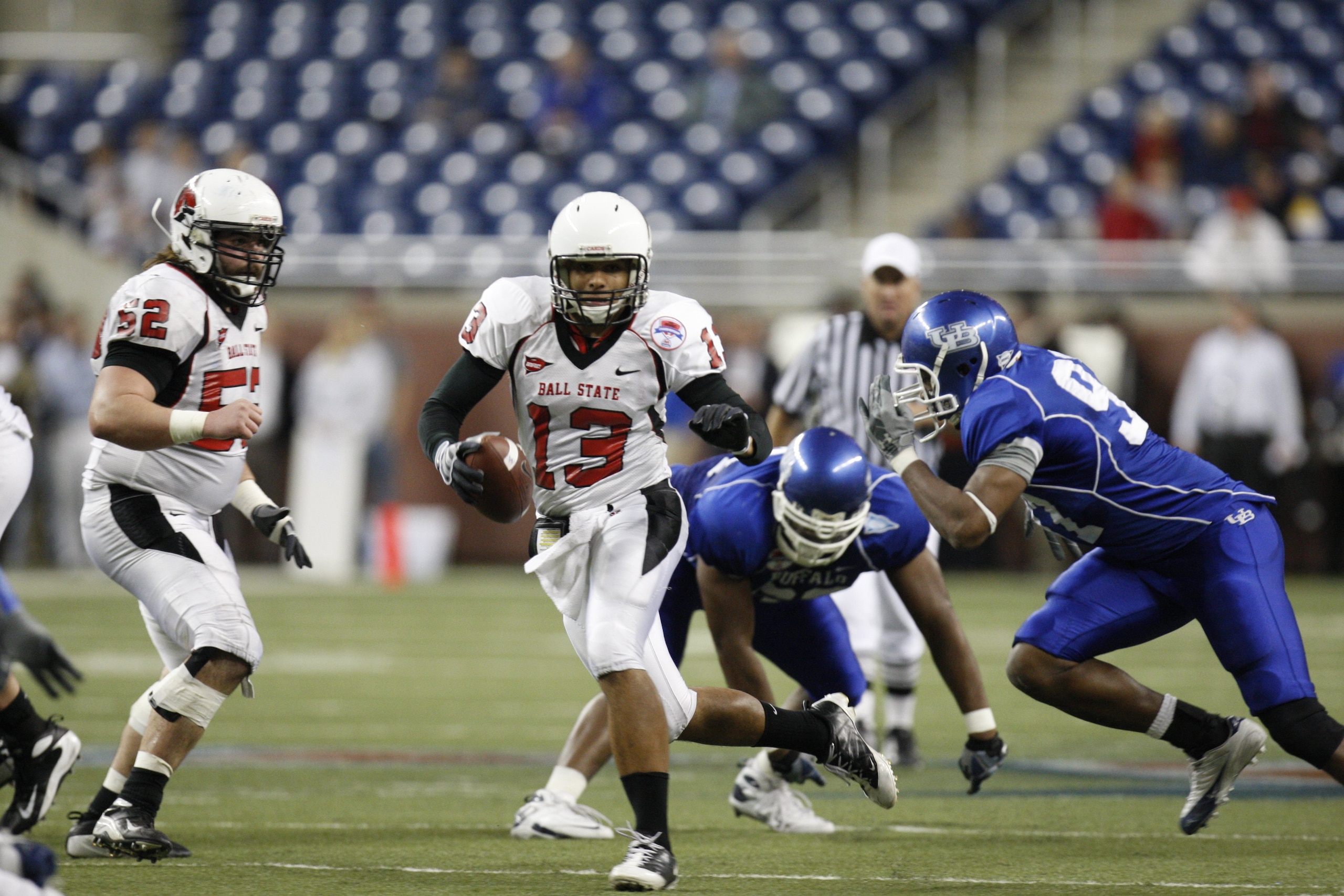 DETROIT - DECEMBER 5: Quarterback Nate Davis #13 of the Ball State Cardinals runs the ball against the Buffalo Bulls during the MAC Championship game on December 5, 2008 at Ford Field in Detroit Michigan. (Photo by: Gregory Shamus/Getty Images) DETROIT - DECEMBER 5: Quarterback Nate Davis #13 of the Ball State Cardinals runs the ball against the Buffalo Bulls during the MAC Championship game on December 5, 2008 at Ford Field in Detroit Michigan. (Photo by: Gregory Shamus/Getty Images)