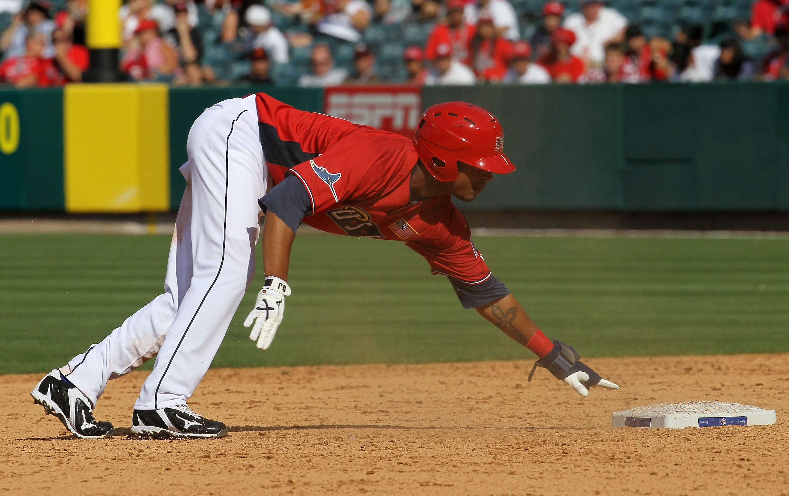 ANAHEIM, CA - JULY 11:  U.S. Futures All-Star Desmond Jennings #15 of the Tampa Bay Rays reaches back to second during the 2010 XM All-Star Futures Game at Angel Stadium of Anaheim on July 11, 2010 in Anaheim, California.  (Photo by Stephen Dunn/Getty Ima