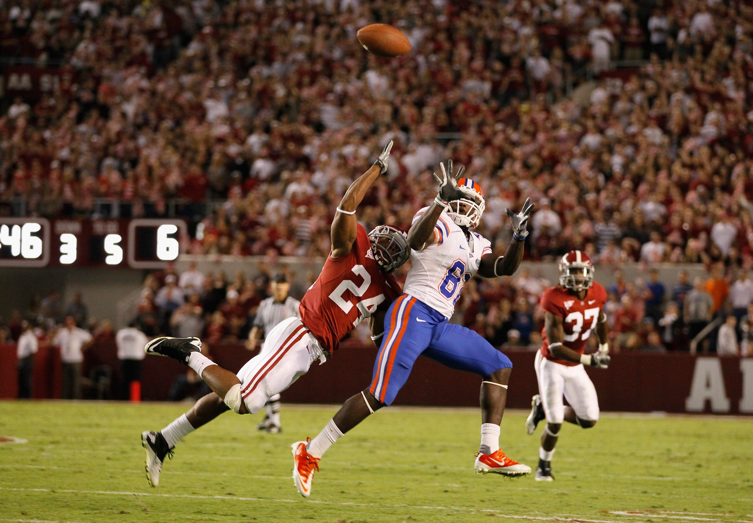 TUSCALOOSA, AL - OCTOBER 02:  Omarius Hines #82 of the Florida Gators fails to pull in this reception against DeQuan Menzie #24 of the Alabama Crimson Tide at Bryant-Denny Stadium on October 2, 2010 in Tuscaloosa, Alabama.  (Photo by Kevin C. Cox/Getty Im