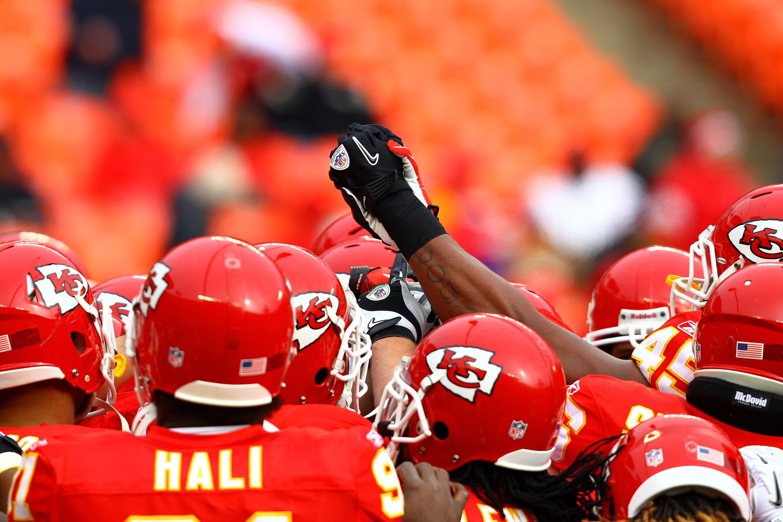 KANSAS CITY, MO - JANUARY 09:  The Kansas City Chiefs huddle together prior to playing the Baltimore Ravens in their 2011 AFC wild card playoff game at Arrowhead Stadium on January 9, 2011 in Kansas City, Missouri.  (Photo by Dilip Vishwanat/Getty Images)