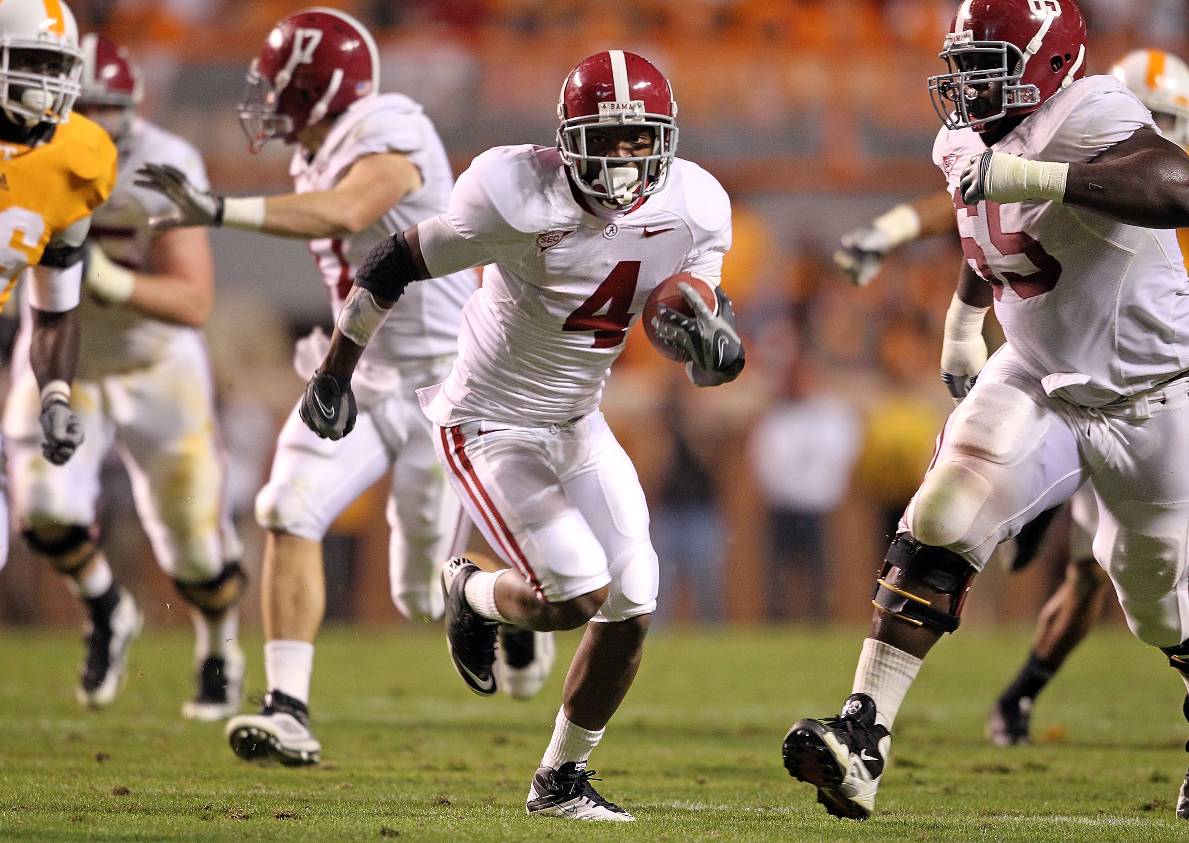 KNOXVILLE, TN - OCTOBER 23:  Marquis Maze #4 of the Alabama Crimson Tide runs with the ball during the SEC game against the Tennessee Volunteers at Neyland Stadium on October 23, 2010 in Knoxville, Tennessee.  (Photo by Andy Lyons/Getty Images)