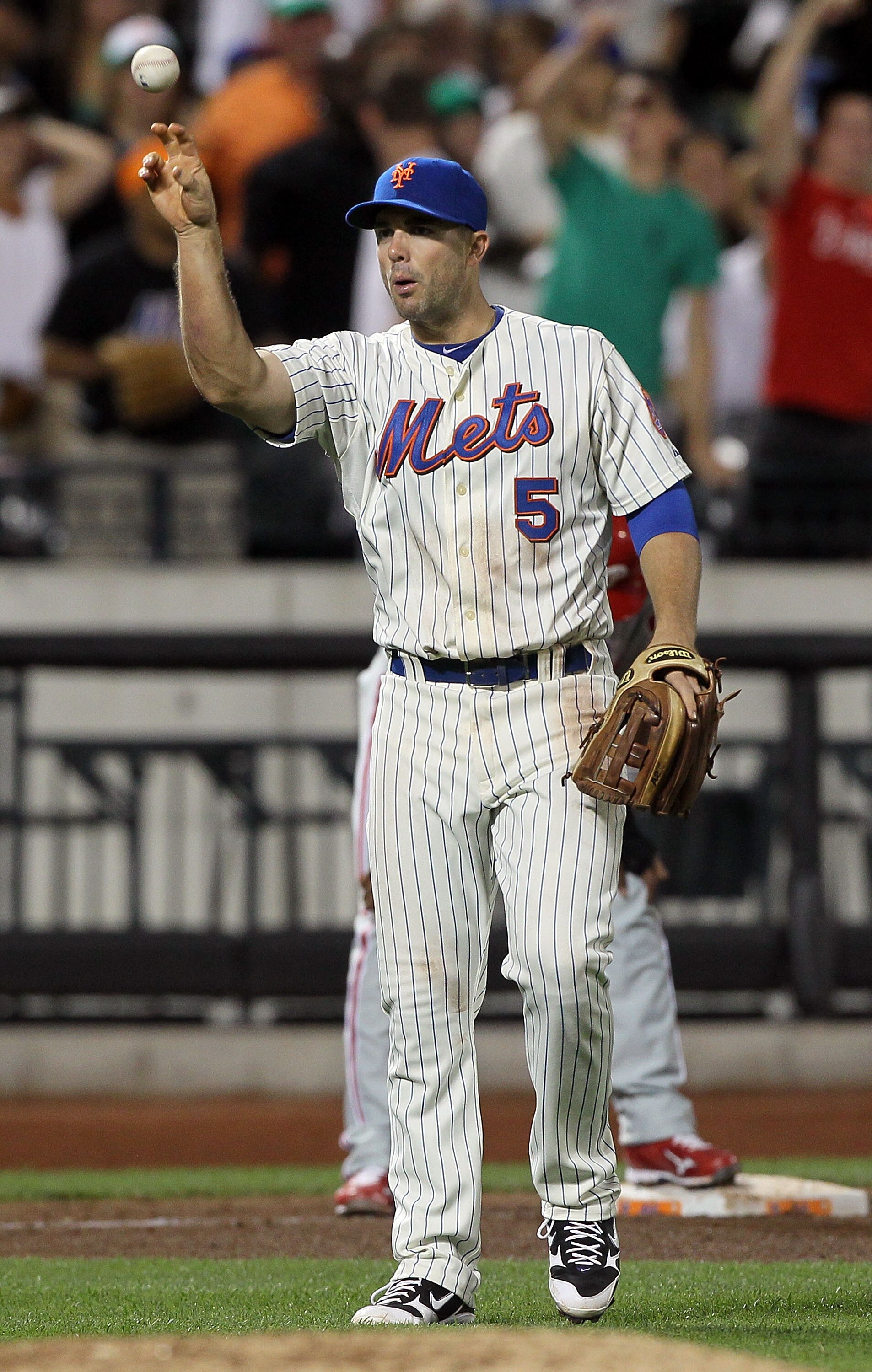 NEW YORK - AUGUST 14:  David Wright #5 of the New York Mets in action against the Philadelphia Phillies on August 14, 2010 at Citi Field in the Flushing neighborhood of the Queens borough of New York City.  (Photo by Jim McIsaac/Getty Images)