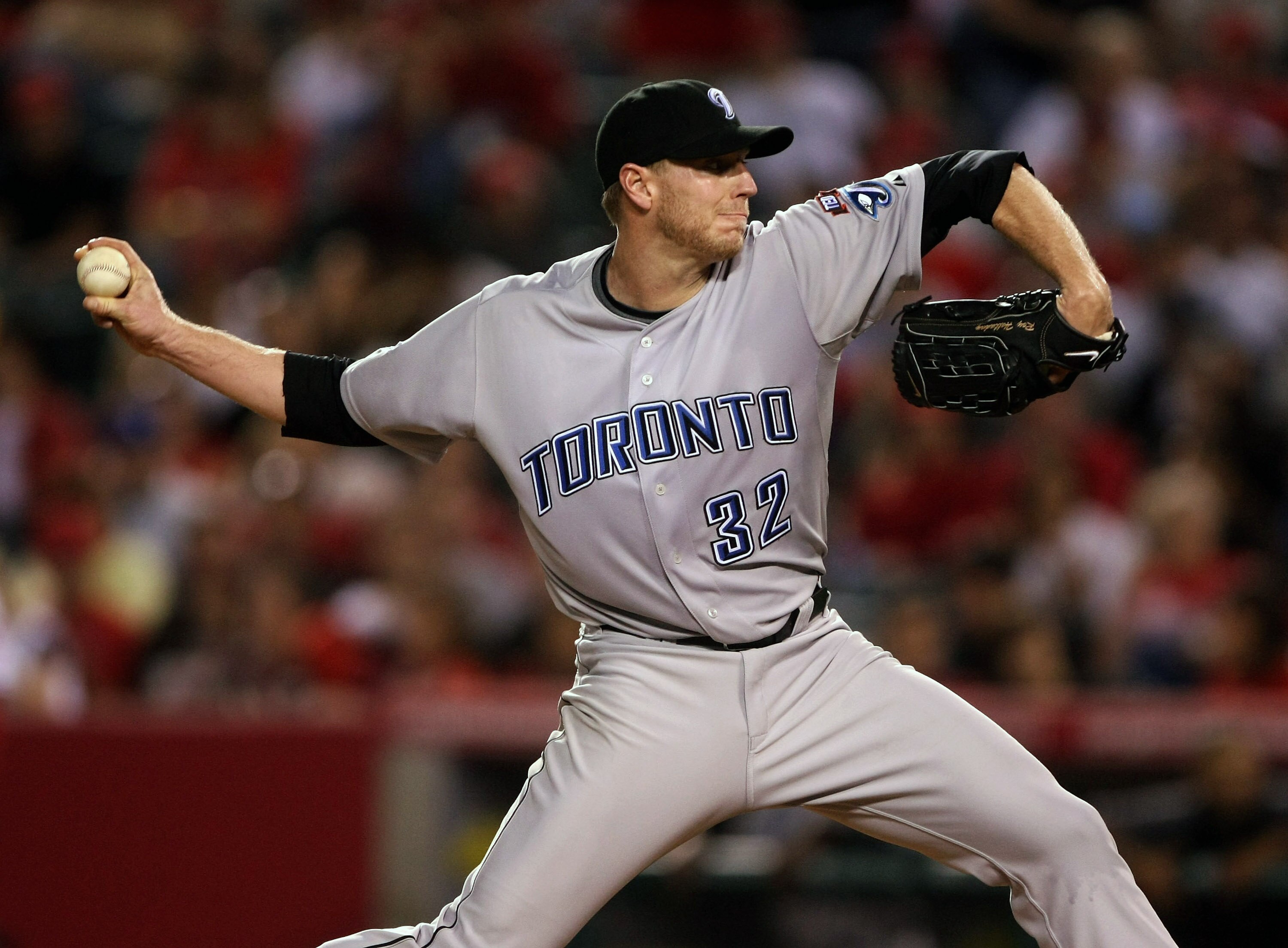 ANAHEIM, CA - MAY 6:  Roy Halladay #32 of the Toronto Blue Jays throws a pitch against the Los Angeles Angels of Anaheim at Angel Stadium May 6, 2009 in Anaheim, California.  (Photo by Stephen Dunn/Getty Images)