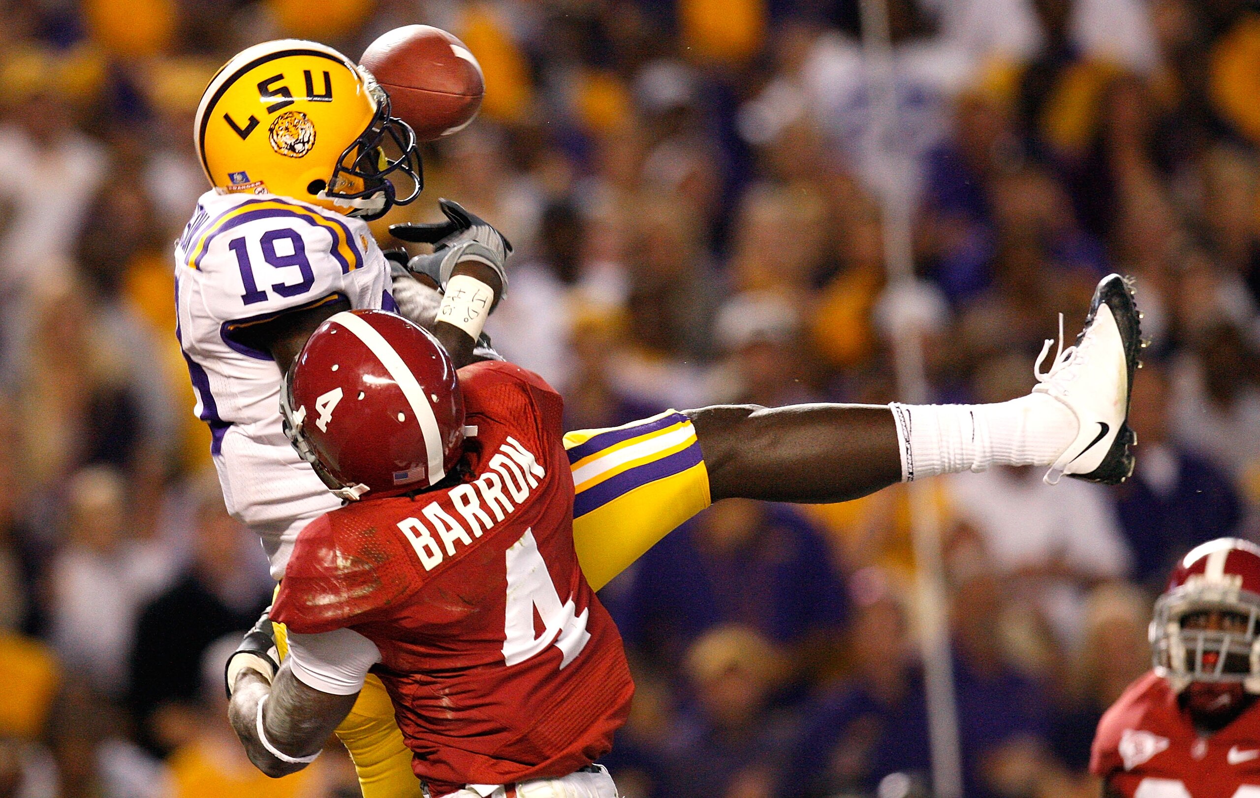 TUSCALOOSA, AL - NOVEMBER 07:  David Detz #19 of the Louisiana State University Tigers fails to pull in this touchdown reception against Mark Barron #4 of the Alabama Crimson Tide at Bryant-Denny Stadium on November 7, 2009 in Tuscaloosa, Alabama.  (Photo