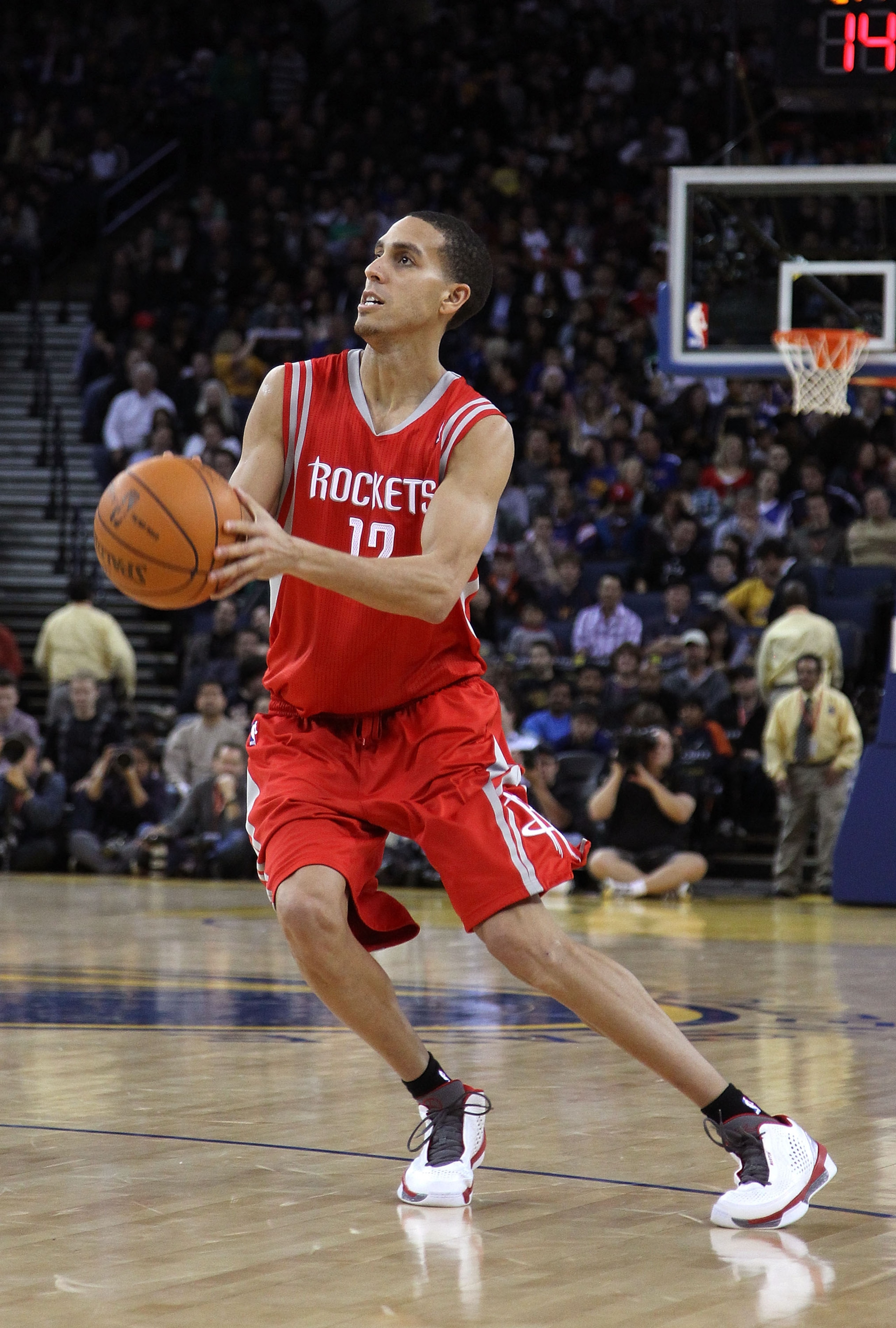 OAKLAND, CA - DECEMBER 20: Kevin Martin #12 of the Houston Rockets in action against the Golden State Warriors at Oracle Arena on December 20, 2010 in Oakland, California. NOTE TO USER: User expressly acknowledges and agrees that, by downloading and or u OAKLAND, CA - DECEMBER 20: Kevin Martin #12 of the Houston Rockets in action against the Golden State Warriors at Oracle Arena on December 20, 2010 in Oakland, California. NOTE TO USER: User expressly acknowledges and agrees that, by downloading and or u