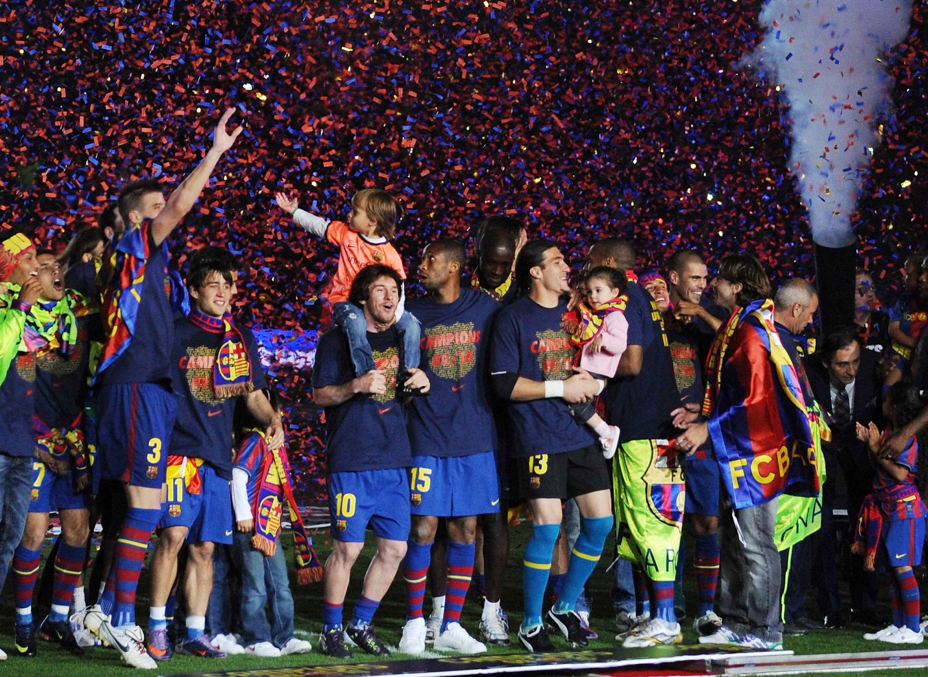 BARCELONA, SPAIN - MAY 16:  Leo Messi (#10) of Barcelona celebrates with teamates after Barcelona beat Real Valladolid 4-0 to clinch La Liga title after their match at Camp Nou stadium on May 16, 2010 in Barcelona, Spain.  (Photo by Denis Doyle/Getty Imag