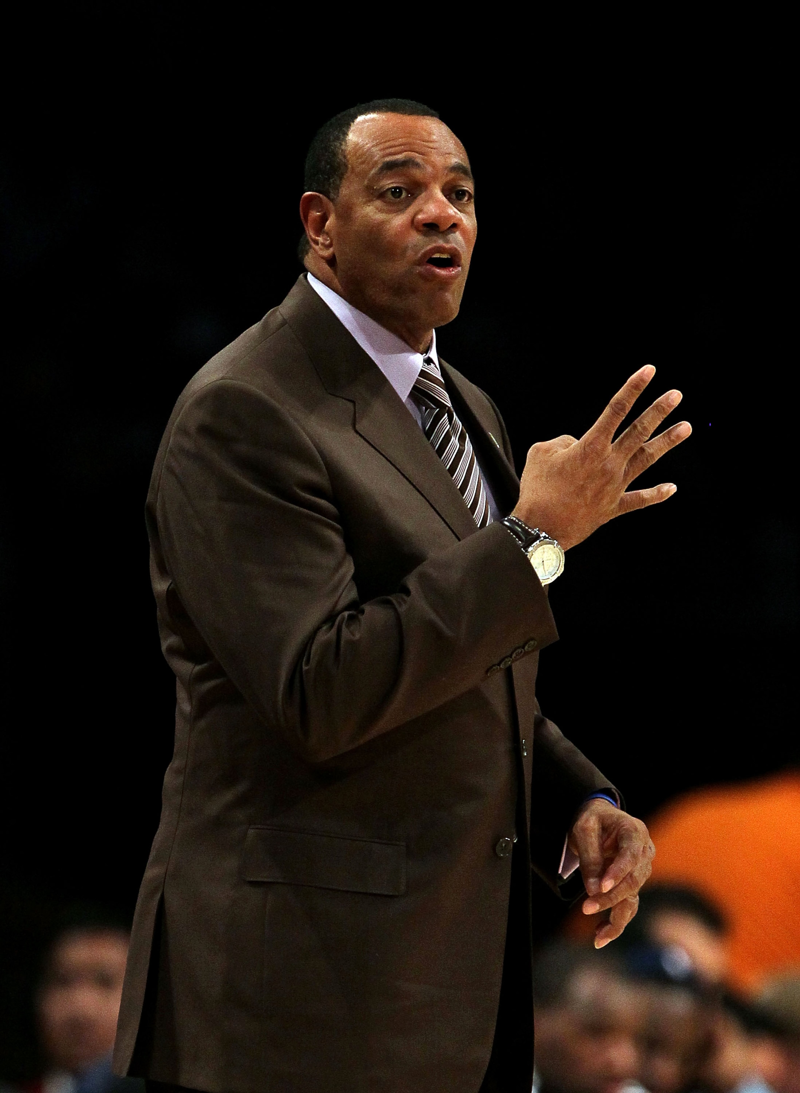 LOS ANGELES, CA - NOVEMBER 02:  Head coach Lionel Hollins of the Memphis Grizzlies watches the game against the Los Angeles Lakers at Staples Center on November 2, 2010 in Los Angeles, California. The Lakers defeated the Grizzlies 124-105. NOTE TO USER: U