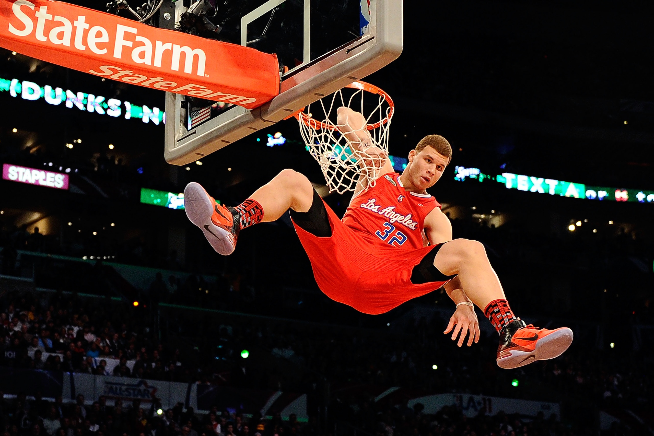 LOS ANGELES, CA - FEBRUARY 19: Blake Griffin #32 of the Los Angeles Clippers dunks the ball as his elbow hangs on the rim in the Sprite Slam Dunk Contest apart of NBA All-Star Saturday Night at Staples Center on February 19, 2011 in Los Angeles, Californ LOS ANGELES, CA - FEBRUARY 19: Blake Griffin #32 of the Los Angeles Clippers dunks the ball as his elbow hangs on the rim in the Sprite Slam Dunk Contest apart of NBA All-Star Saturday Night at Staples Center on February 19, 2011 in Los Angeles, Californ