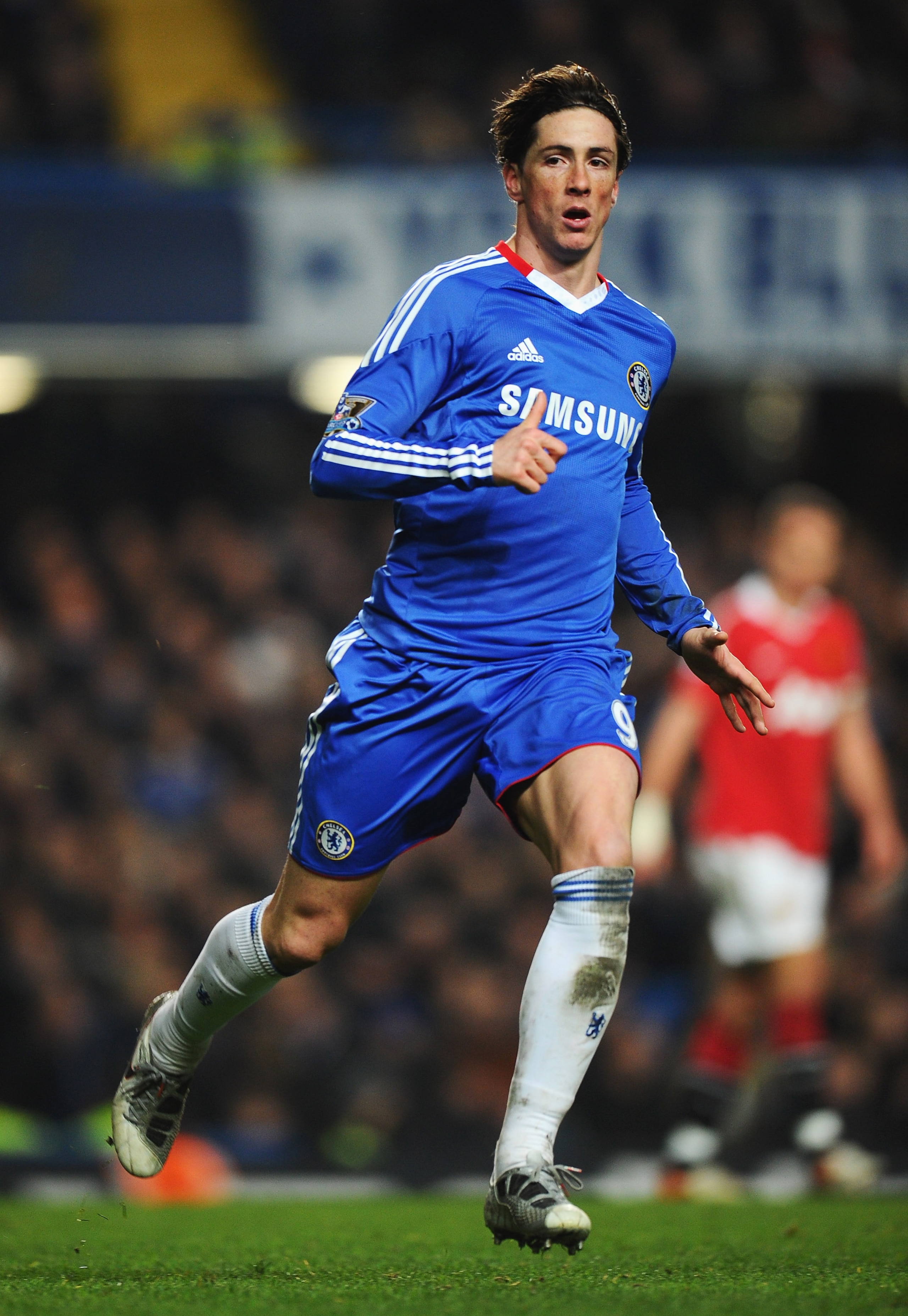 LONDON, ENGLAND - MARCH 01: Fernando Torres of Chelsea in action during the Barclays Premier League match between Chelsea and Manchester United at Stamford Bridge on March 1, 2011 in London, England.  (Photo by Clive Mason/Getty Images)