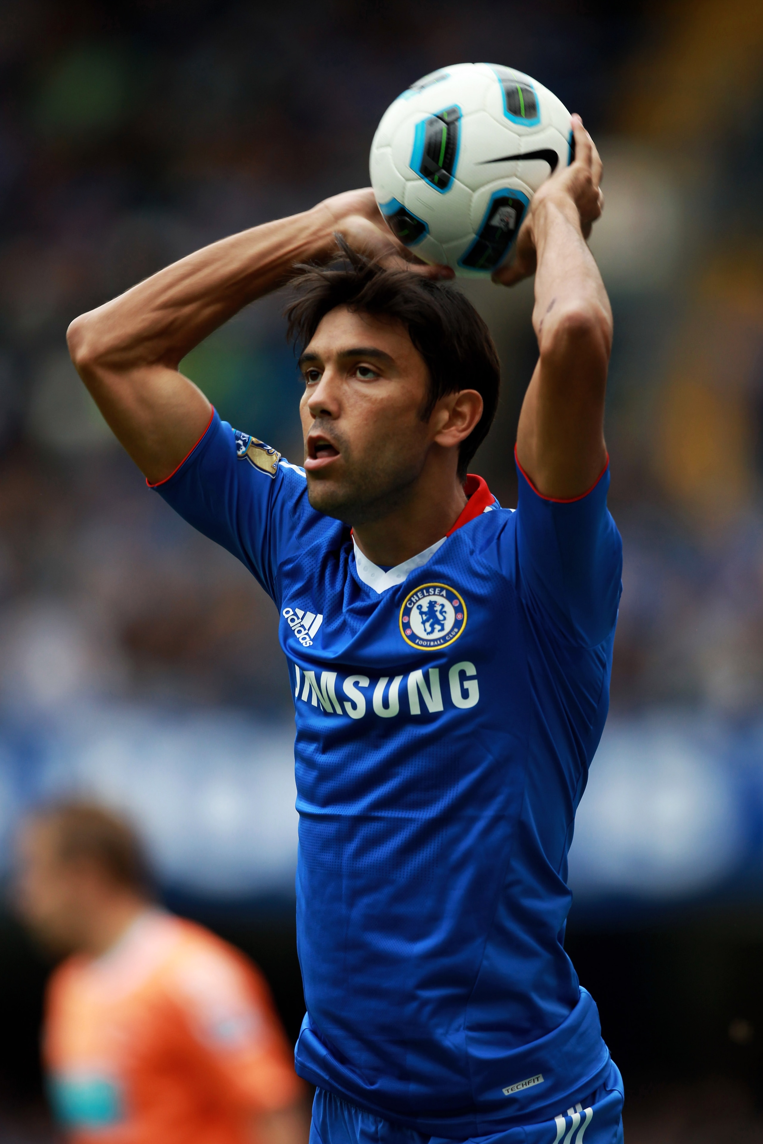 LONDON, ENGLAND - SEPTEMBER 19:  Paulo Ferriera of Chelsea takes a throw in during the Barclays Premier League match between Chelsea and Blackpool at Stamford Bridge on September 19, 2010 in London, England.  (Photo by Warren Little/Getty Images)