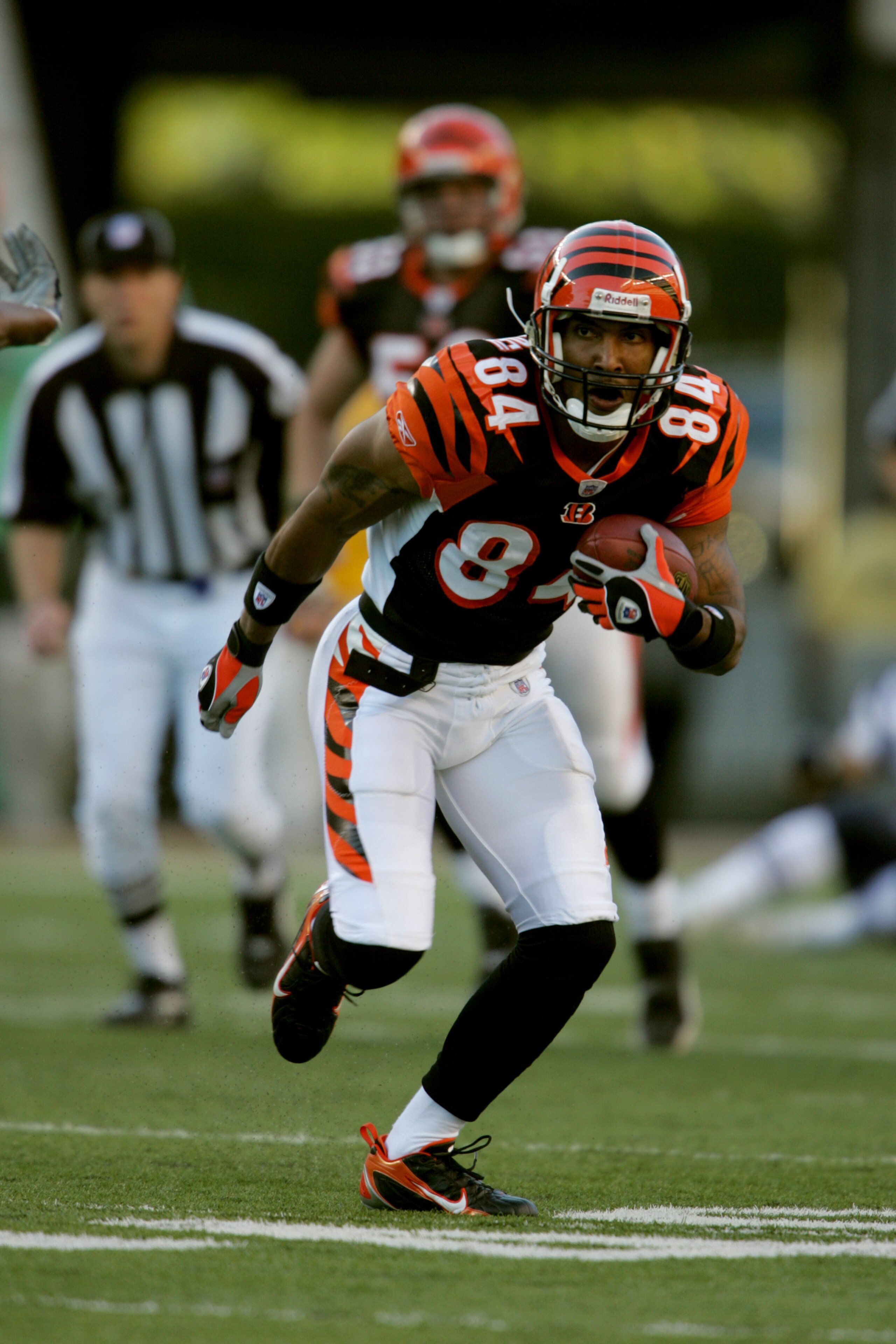 CINCINNATI - OCTOBER 1:  Wide receiver  T.J. Houshmandzadeh #84 of the Cincinnati Bengals carries the ball against the New England Patriots during the NFL game on October 1, 2006 at Paul Brown Stadium in Cincinnati, Ohio. The Patriots won 38-13. (Photo by