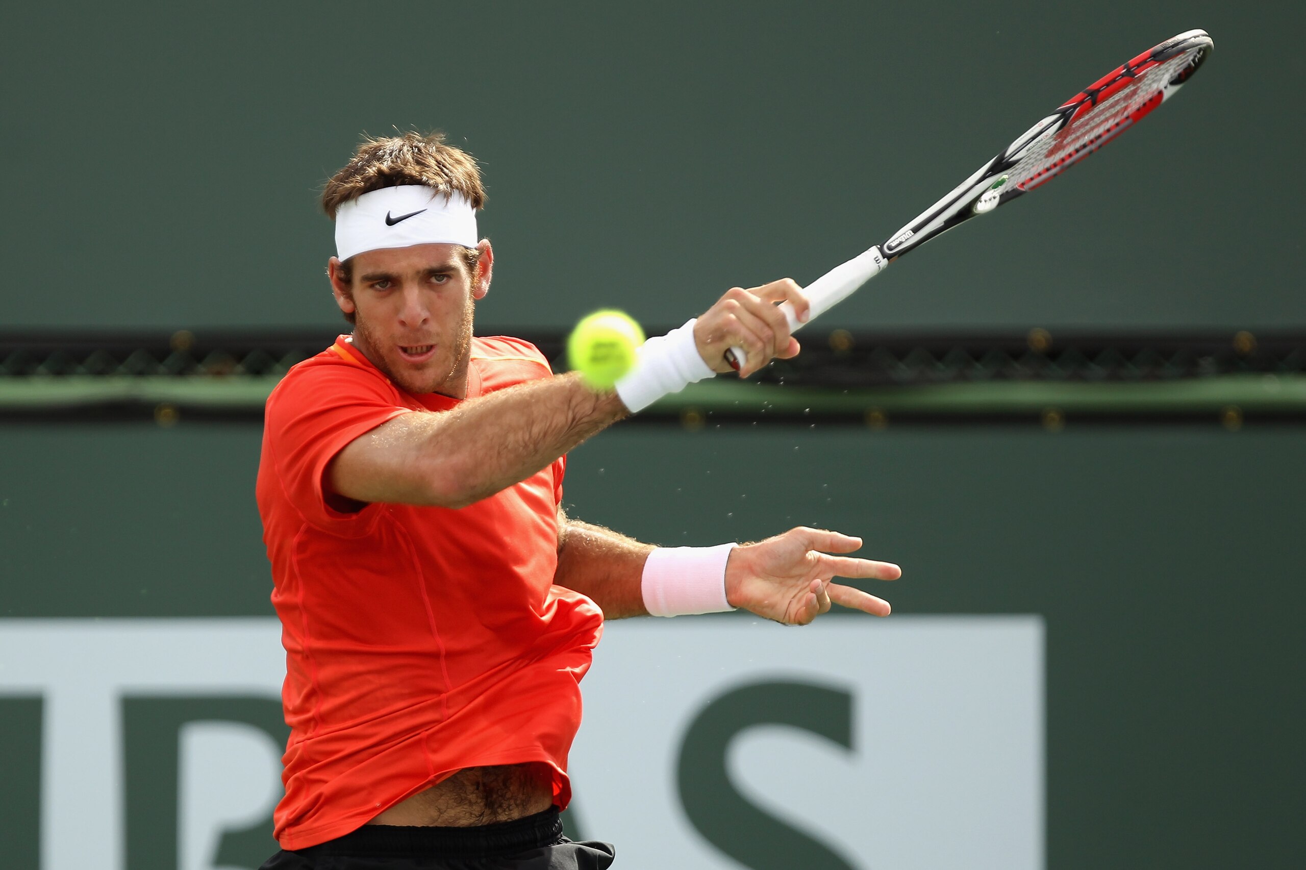 INDIAN WELLS, CA - MARCH 14:  Juan Martin Del Potro of Argentina returns a shot against Alexandr Dolgopolov of the Ukraine during the BNP Paribas Open at the Indian Wells Tennis Garden on March 14, 2011 in Indian Wells, California.  (Photo by Ezra Shaw/Ge