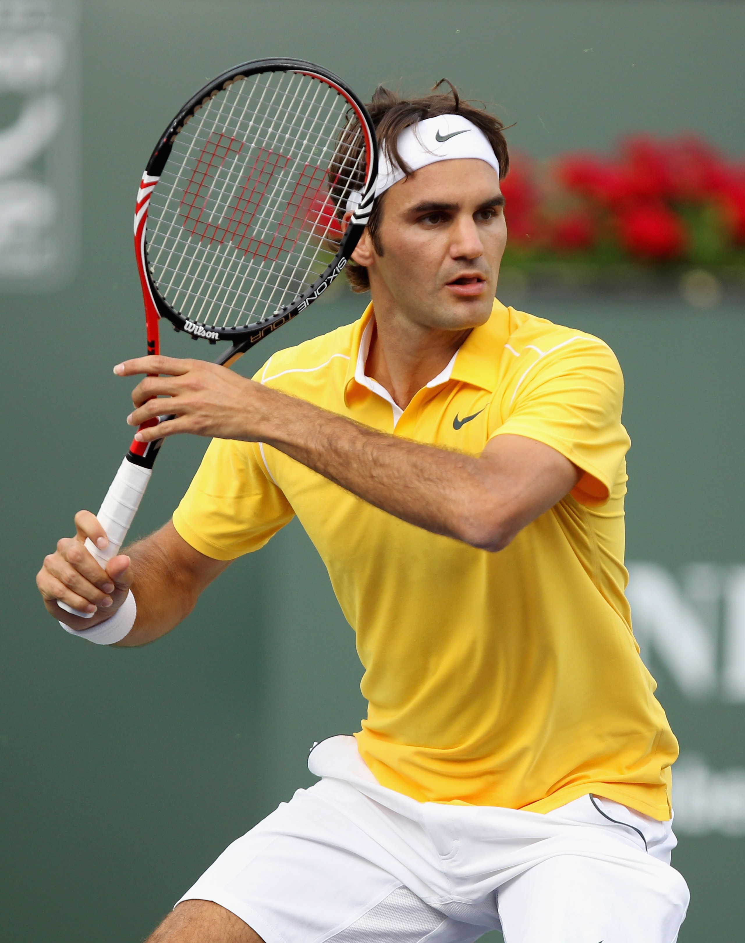 INDIAN WELLS, CA - MARCH 13:  Roger Federer of Switzerland returns a shot to Igor Andreev of Russia during the BNP Paribas Open at the Indian Wells Tennis Garden on March 13, 2011 in Indian Wells, California.  (Photo by Ezra Shaw/Getty Images)