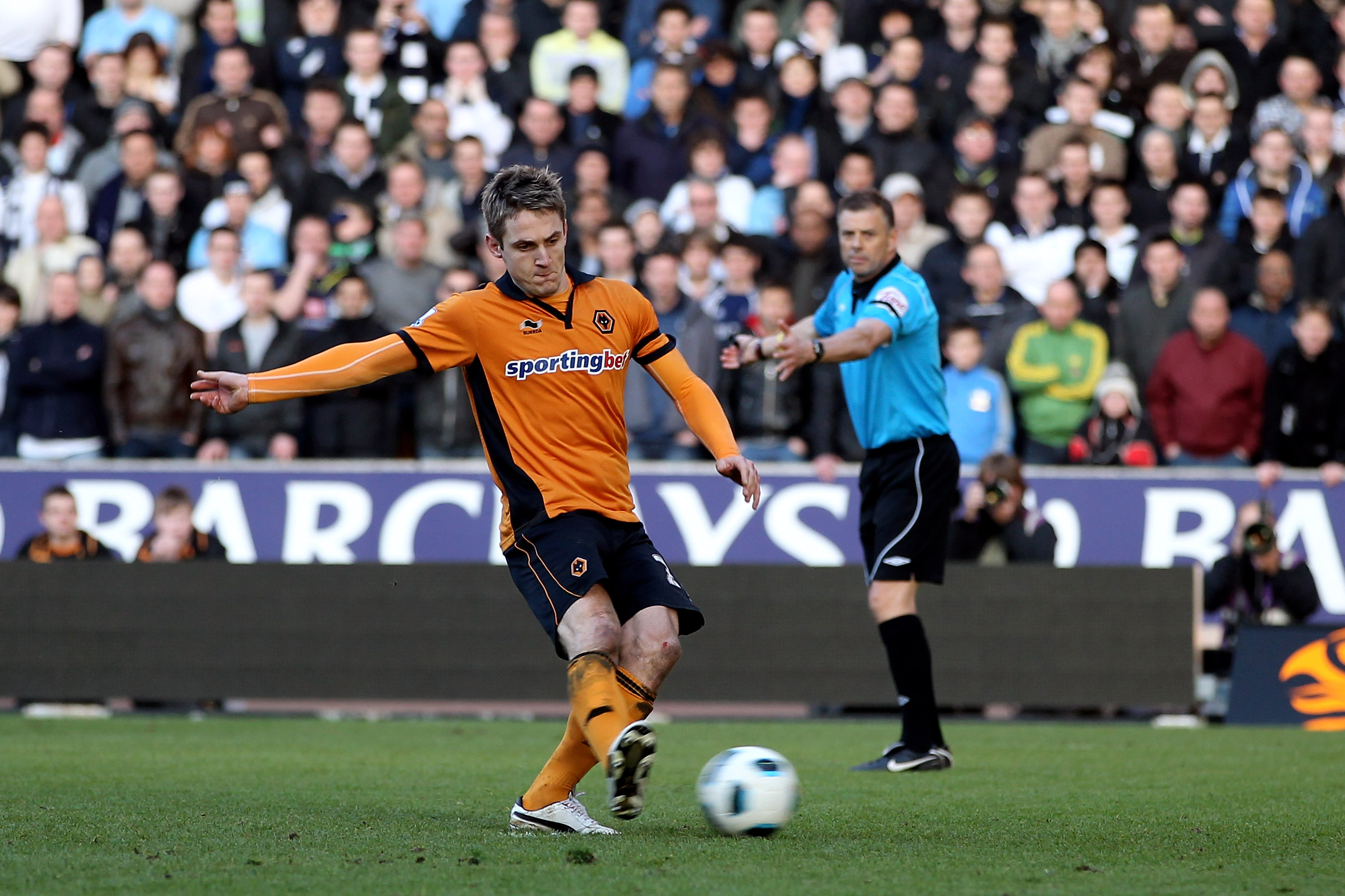 WOLVERHAMPTON, ENGLAND - MARCH 06:  Kevin Doyle of Wolves scores his second from the penalty spot during the Barclays Premier League match between Wolverhampton Wanderers and Tottenham Hotspur at Molineux on March 6, 2011 in Wolverhampton, England.  (Phot